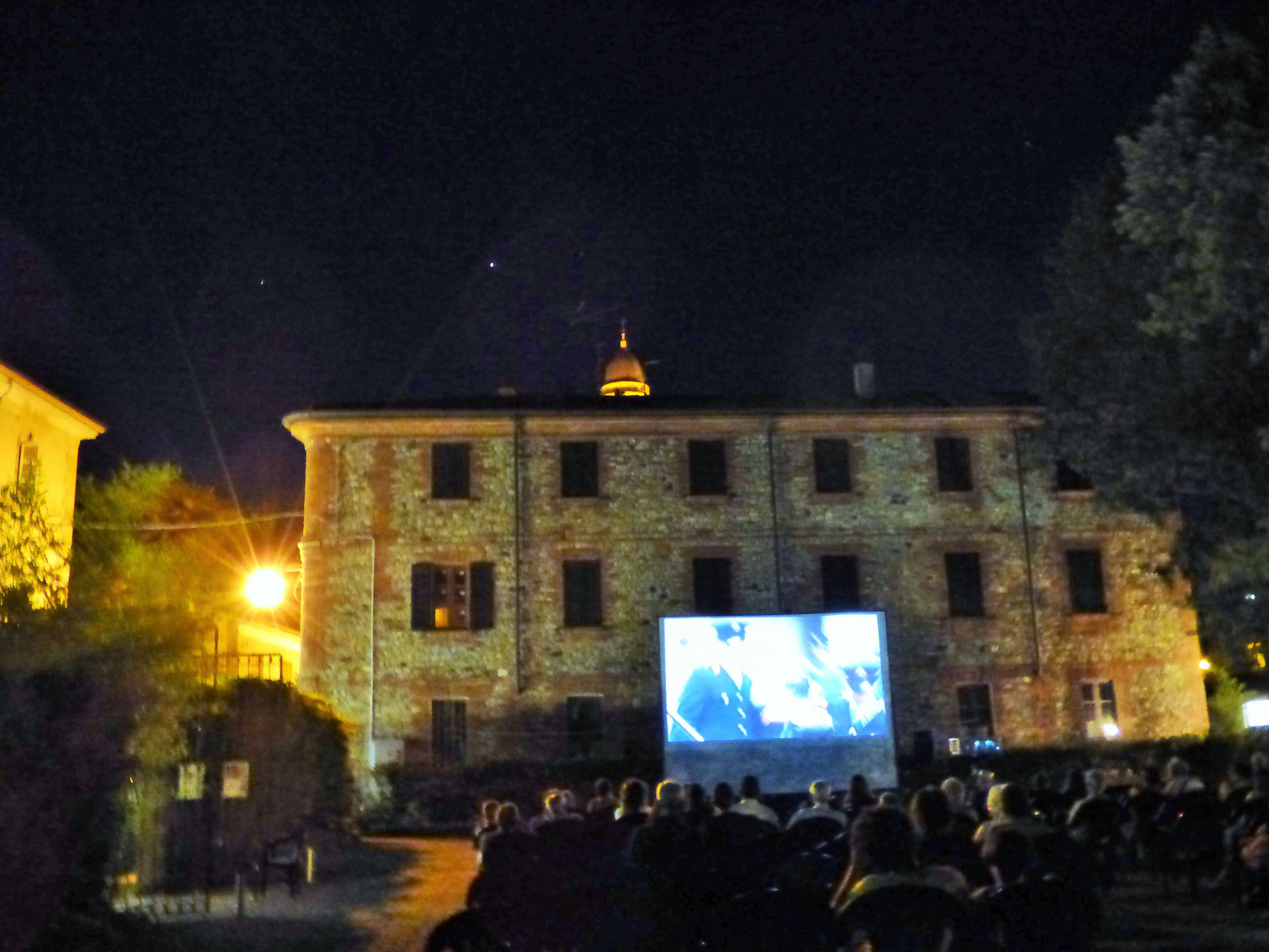 LA MAFIA UCCIDE SOLO D'ESTATE 6 luglio ore 21,30 (circa) ENTRATA GRATUITA giardino di via don Veneziani (dirimpetto Casa del Popolo)