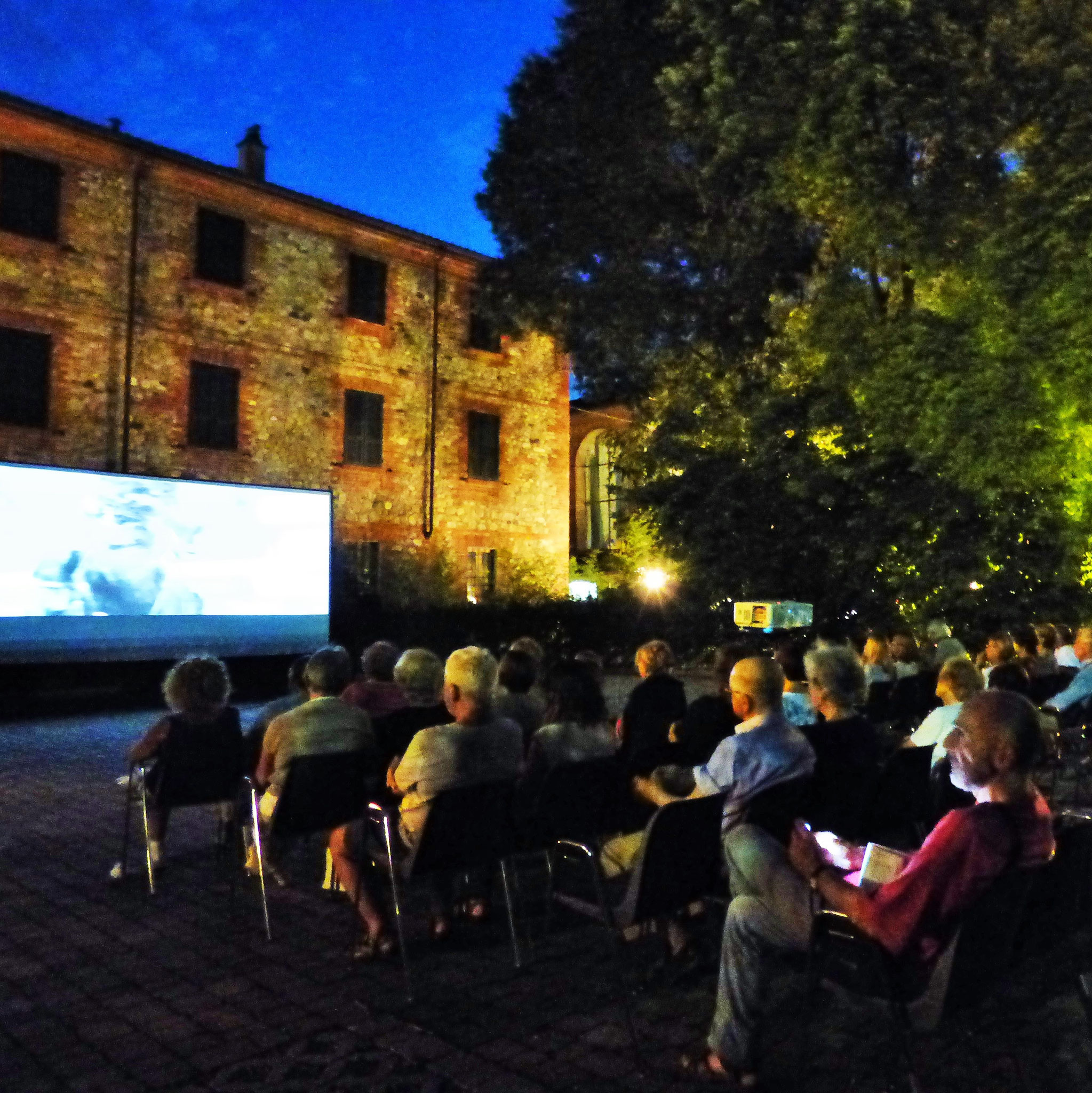Rivergaro: Cinema Sotto Le Stelle 2019     Agosto, giovedì 1 : NORMA RAE dalle ore 21:30  giardino di Via Don Veneziani, 64 - Rivergaro (PC) di fronte alla Casa del Popolo