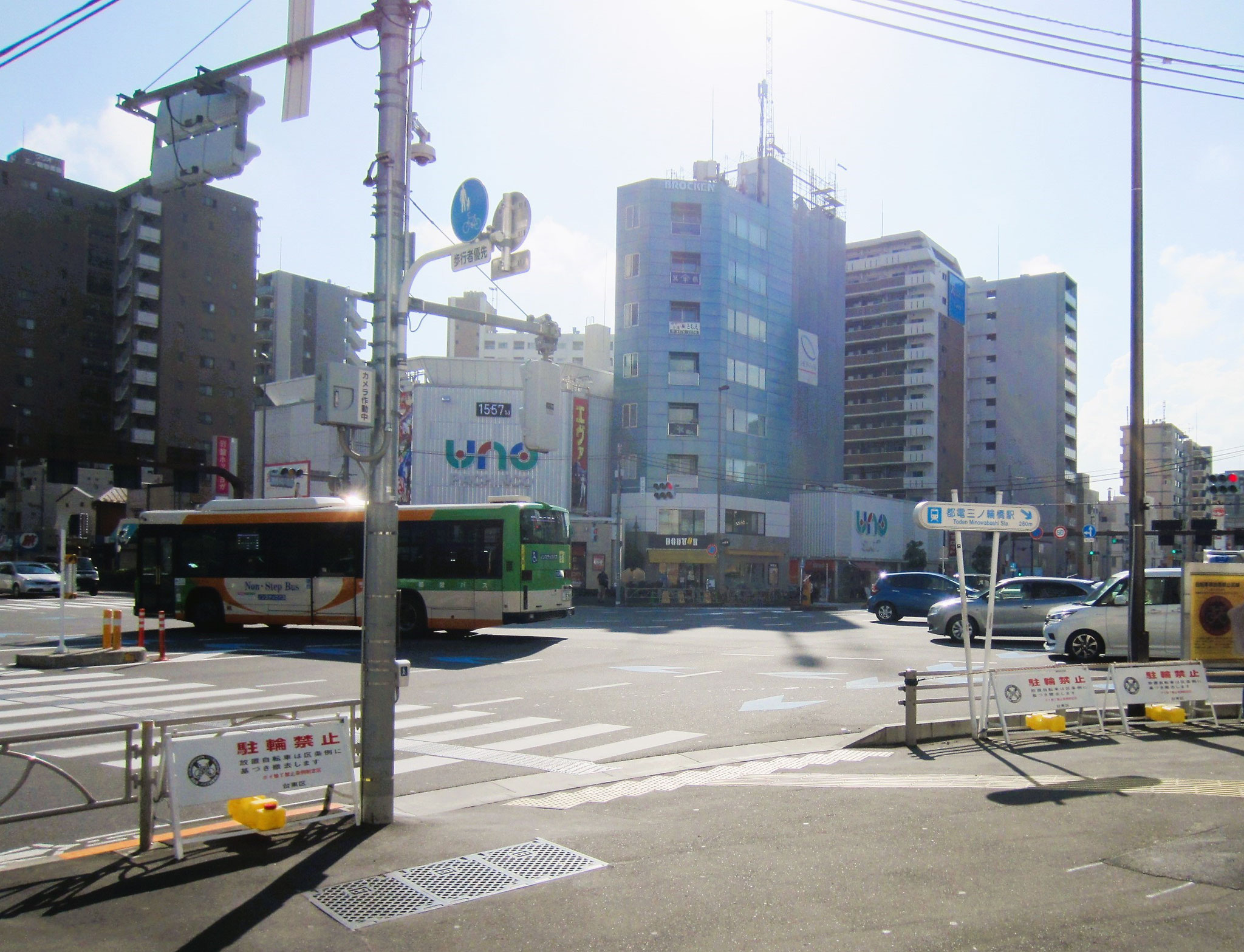 日比谷線三ノ輪駅出口3から、斜め向かいのドトールコーヒーを目指して横断