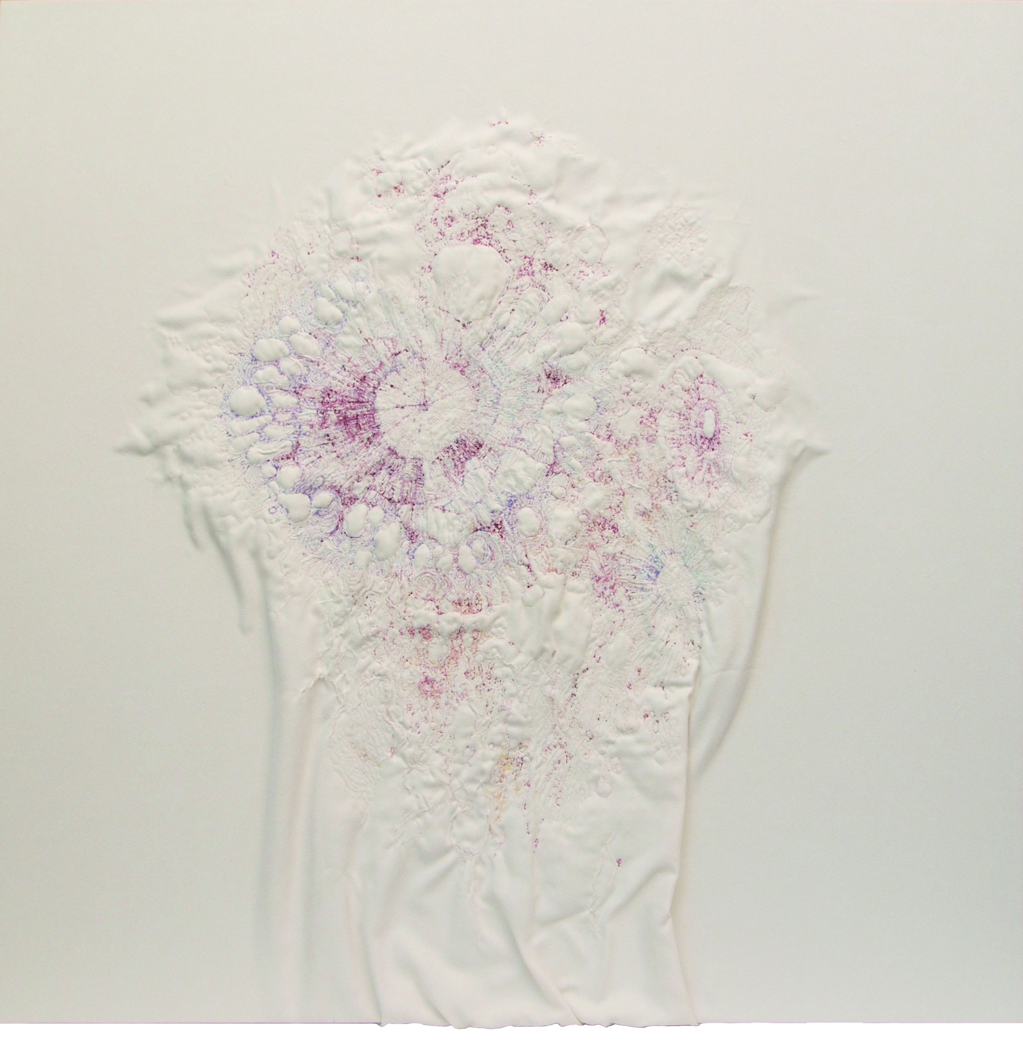 「touch」900×900mm、ミシン刺繍、布、糸