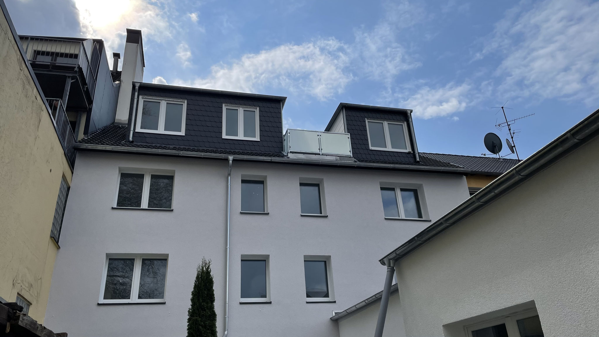 Dachgauben getrennt durch eine Loggia