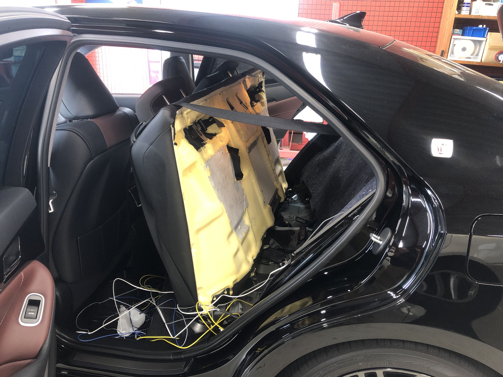 クラウンアスリートhv 210系 ケンウッドサブウーファー Ksc Sw11 取付 株式会社遊車 クラウンアスリートhv 210系 ケンウッドサブウーファー Ksc Sw11 取付 株式会社遊車