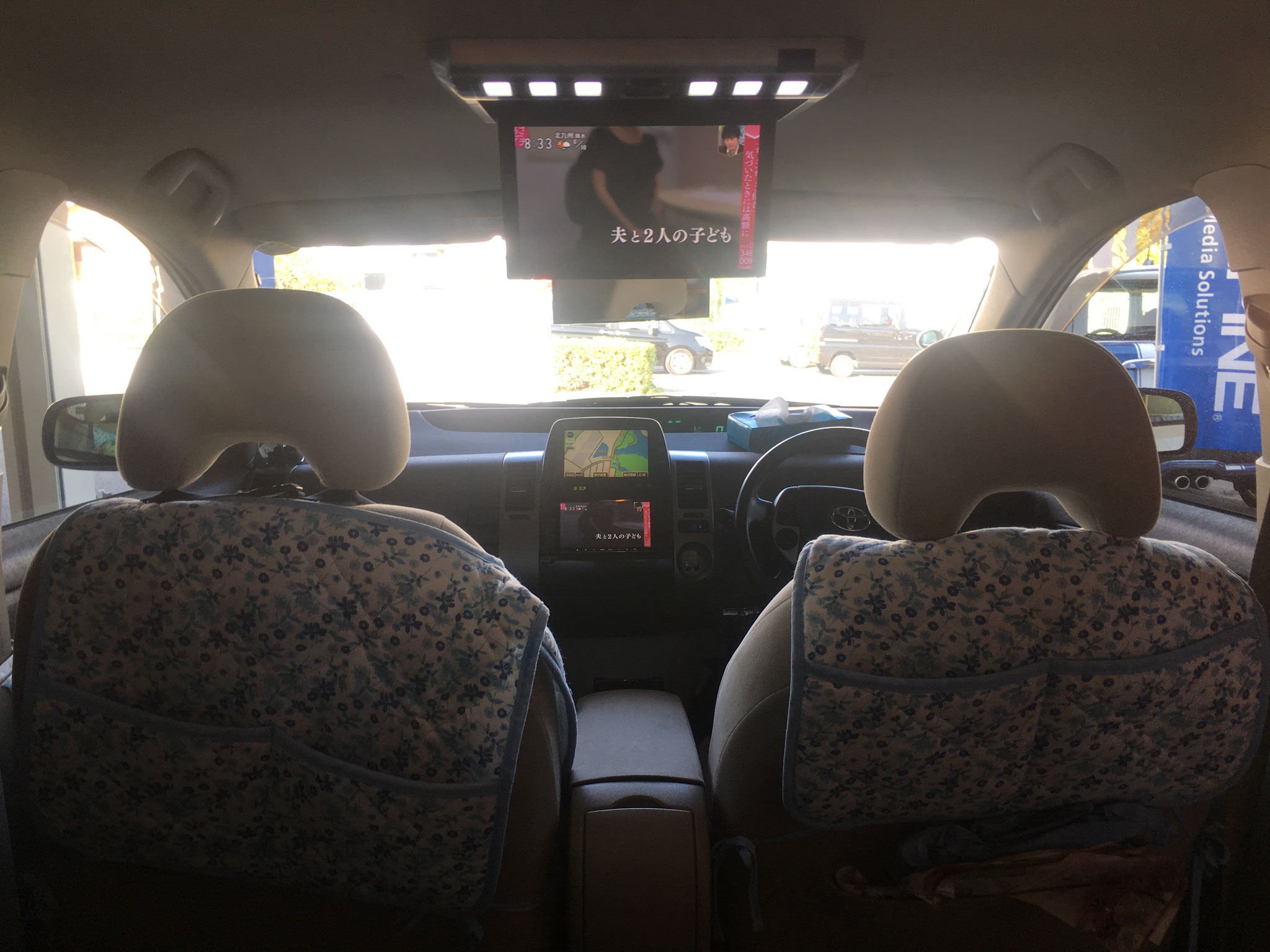 ２０プリウス 後席モニター取付 株式会社遊車