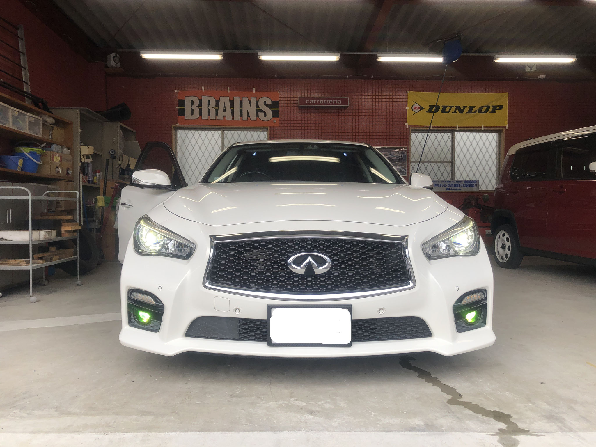 スカイラインv37 ウーファーbox Fog色変えフィルム 取付 株式会社遊車 スカイラインv37 ウーファーbox Fog色変えフィルム 取付 株式会社遊車