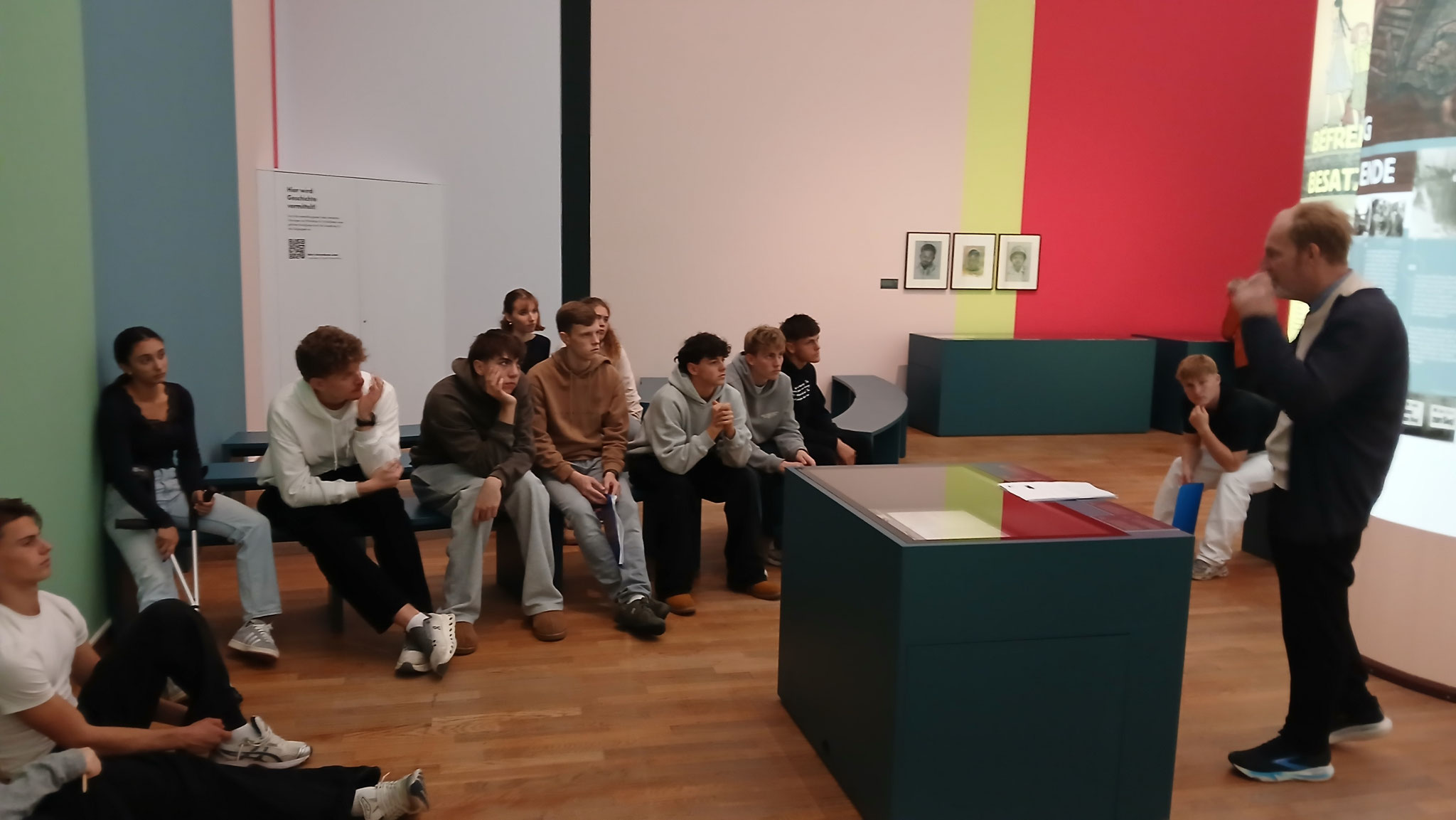 8A: Exkursion "Kinder des Krieges"