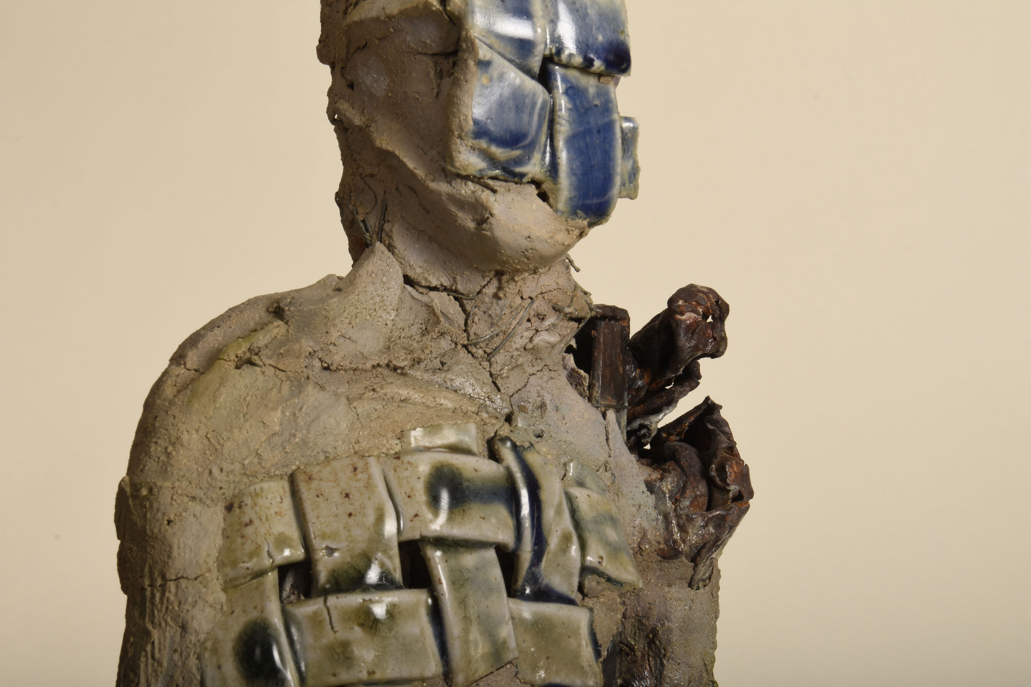 Bluefaced Man  2014  Metall, Ton, glasierte Keramik,  H: 98cm