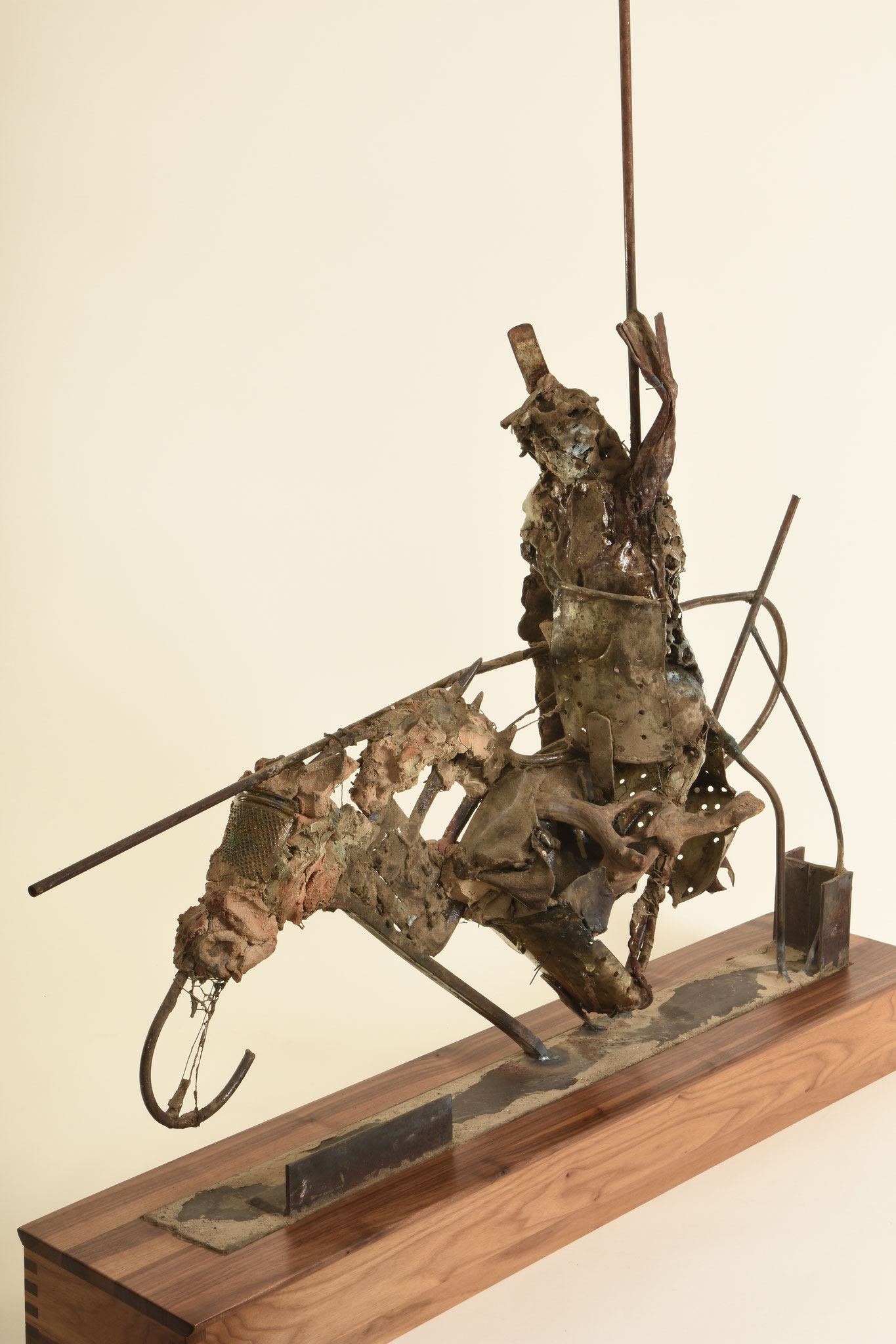 19  |  Don Quixote  |   2016  |   Metall, Ton auf Nußbaumsockel  |  135 x 110 x  24cm