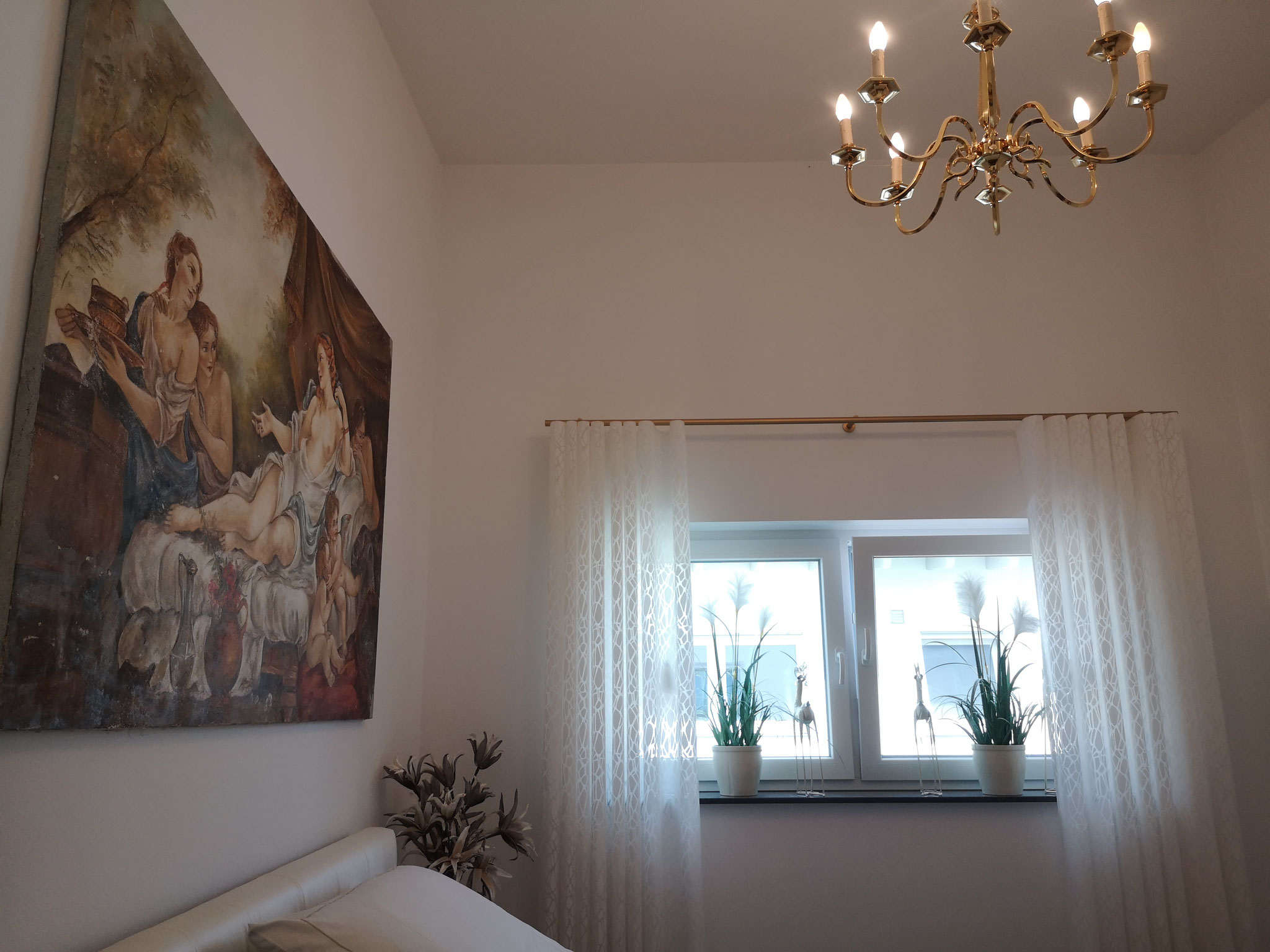 Wellenvorhang im klassischen Schlafzimmer