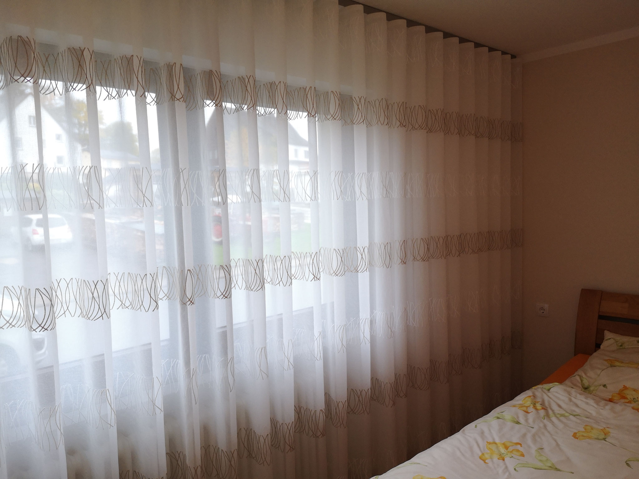 Wellenvorhang im Schlafzimmer, Gardinen von Gardisette