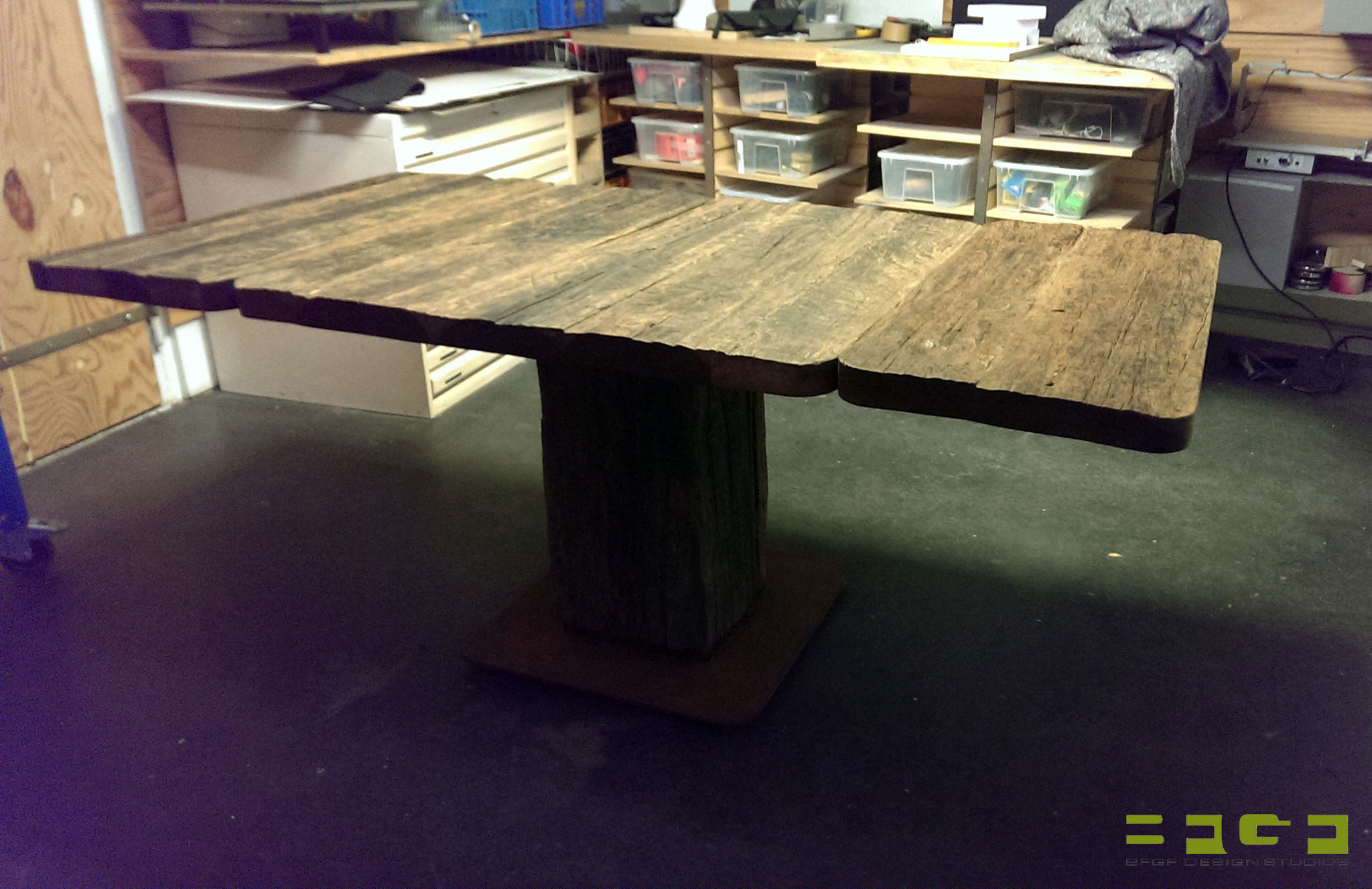 Ausfertigung mit erweiterten Tischflächen