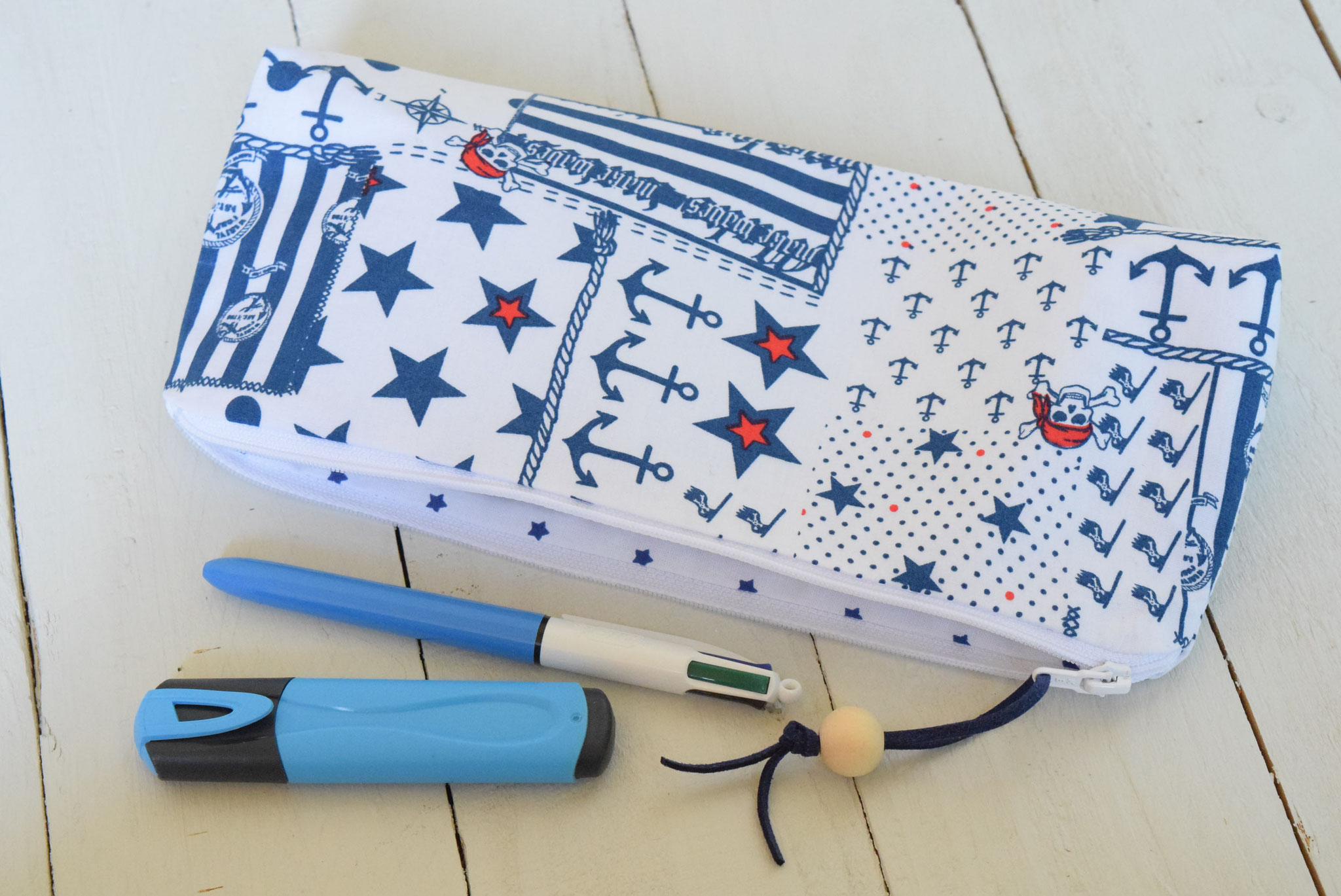 Trousse école prénom garçon broderie enfant Pirate bleu blanc