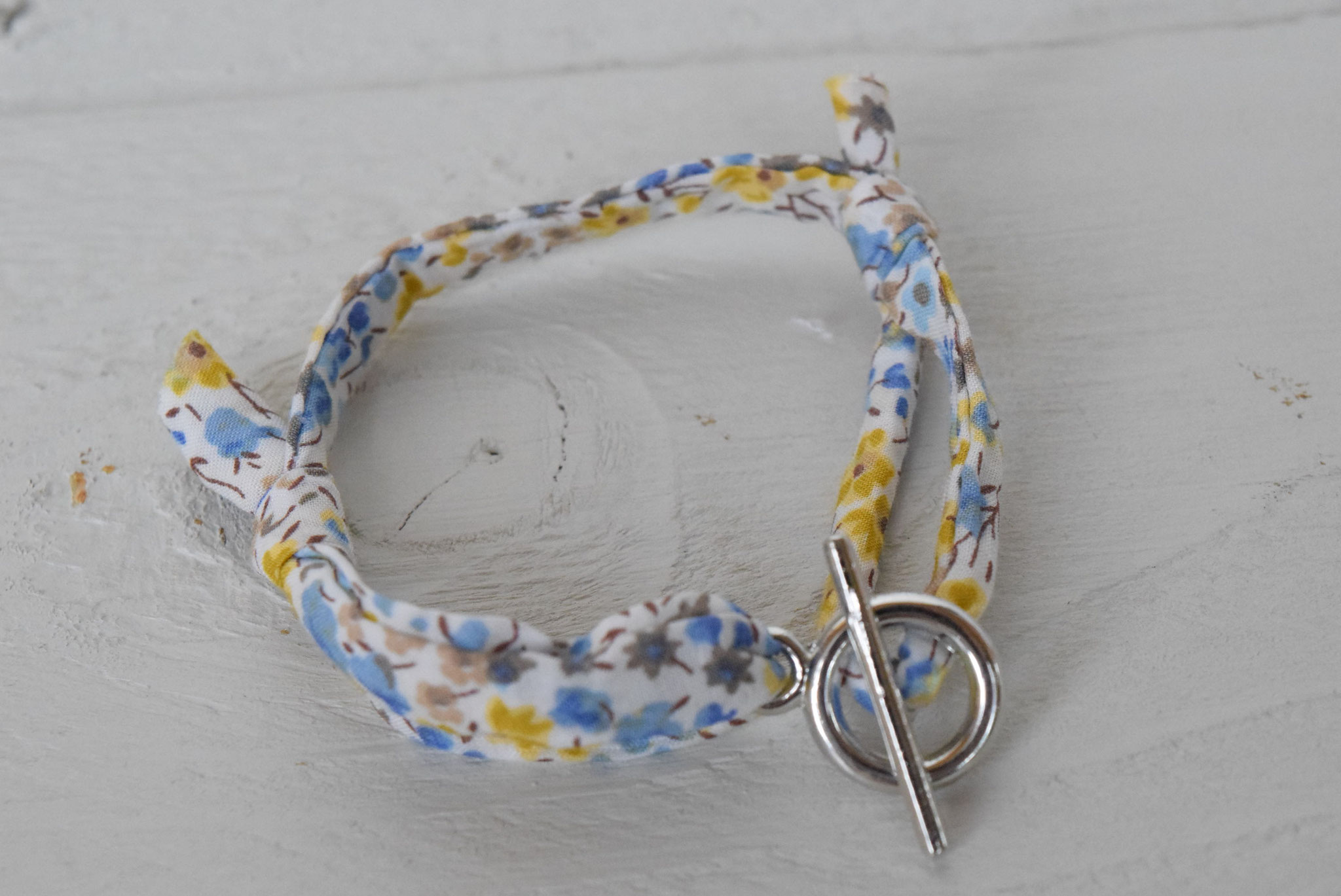 Tissu Liberty authentique  Fermoir en T en métal argenté ou doré  Taille ajustée (enfant / adulte)