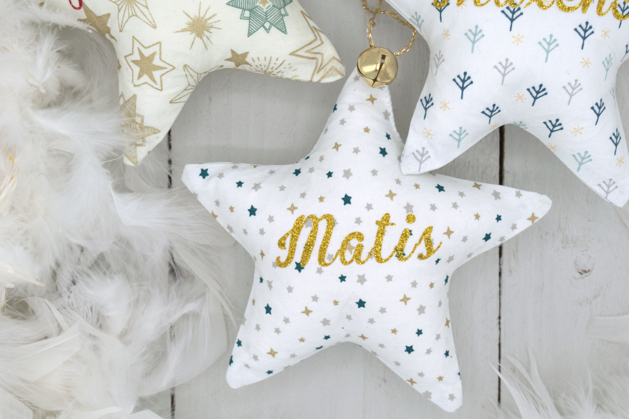 Etoile Noël prénom tissu blanc et étoile bleu & grelot