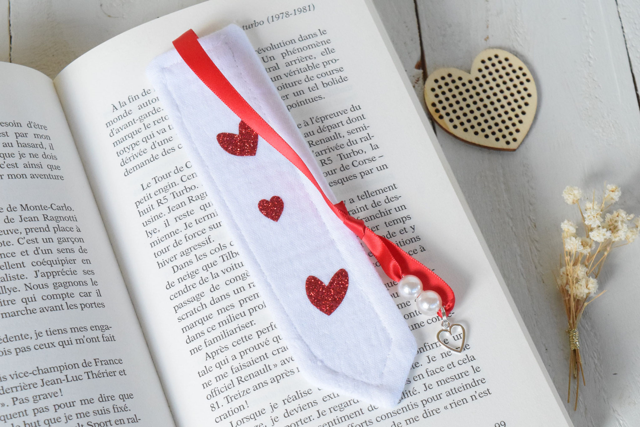 pochette a livre coeur rouge