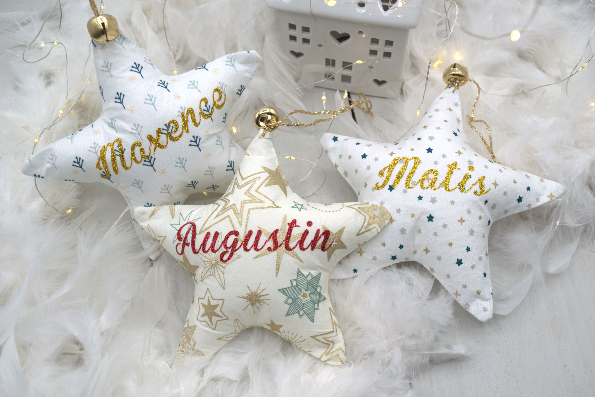 Etoile Noël prénom tissu blanc et étoile bleu & grelot