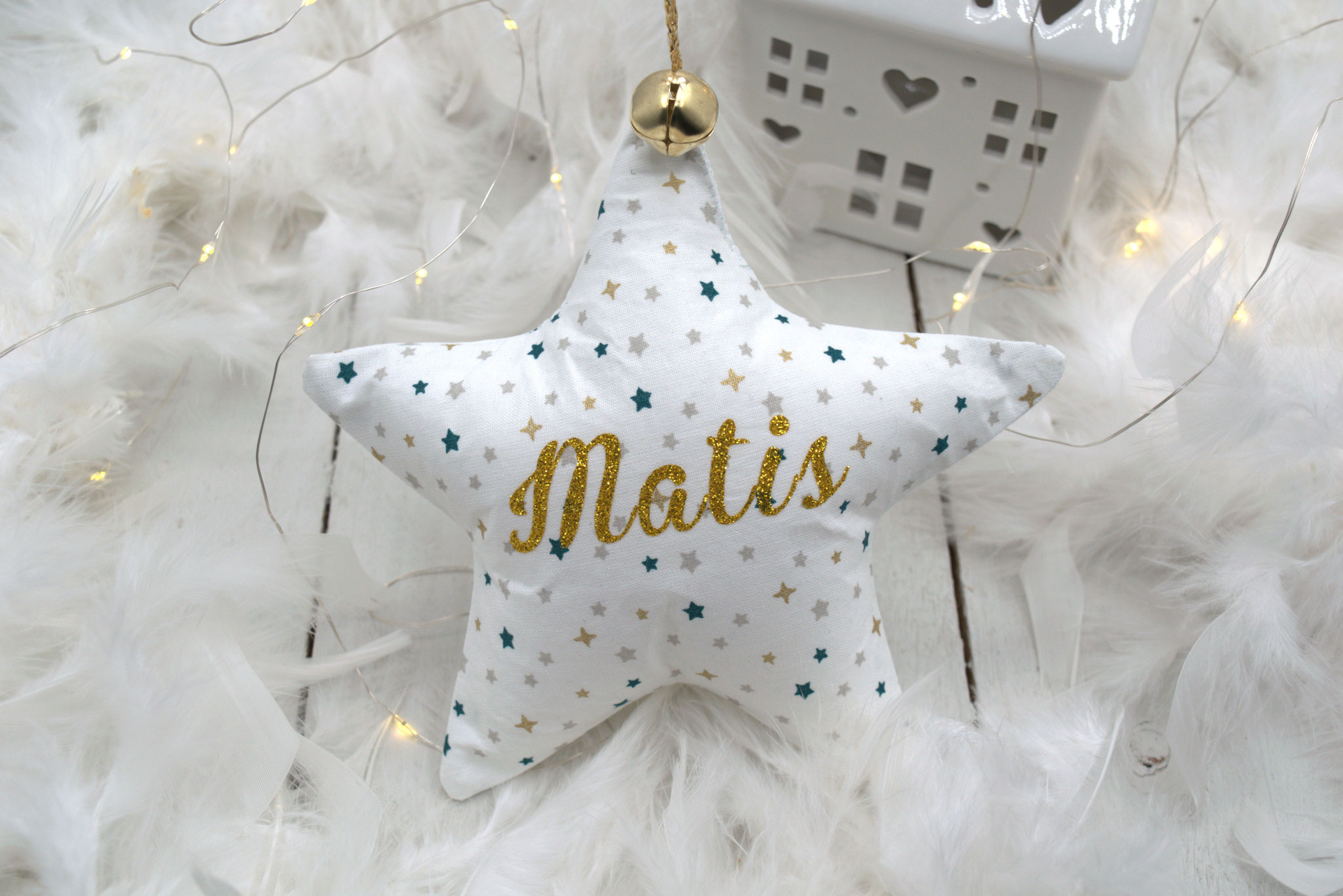 Etoile Noël prénom tissu blanc et étoile bleu & grelot