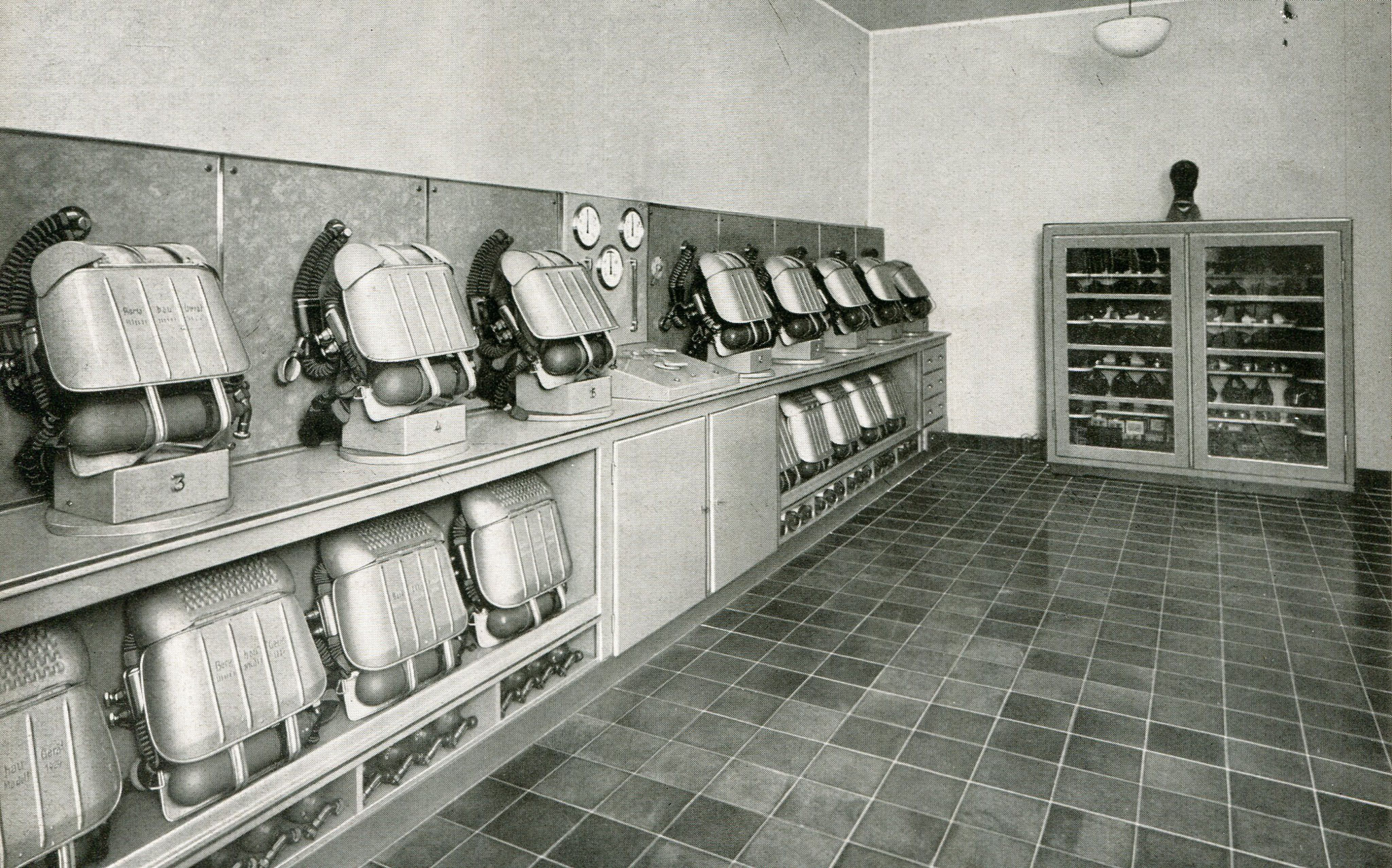 Zentralrettungsstelle Gasschutzgeräteraum Feuerwache Rheinelbe , Gelsenkirchen  1936