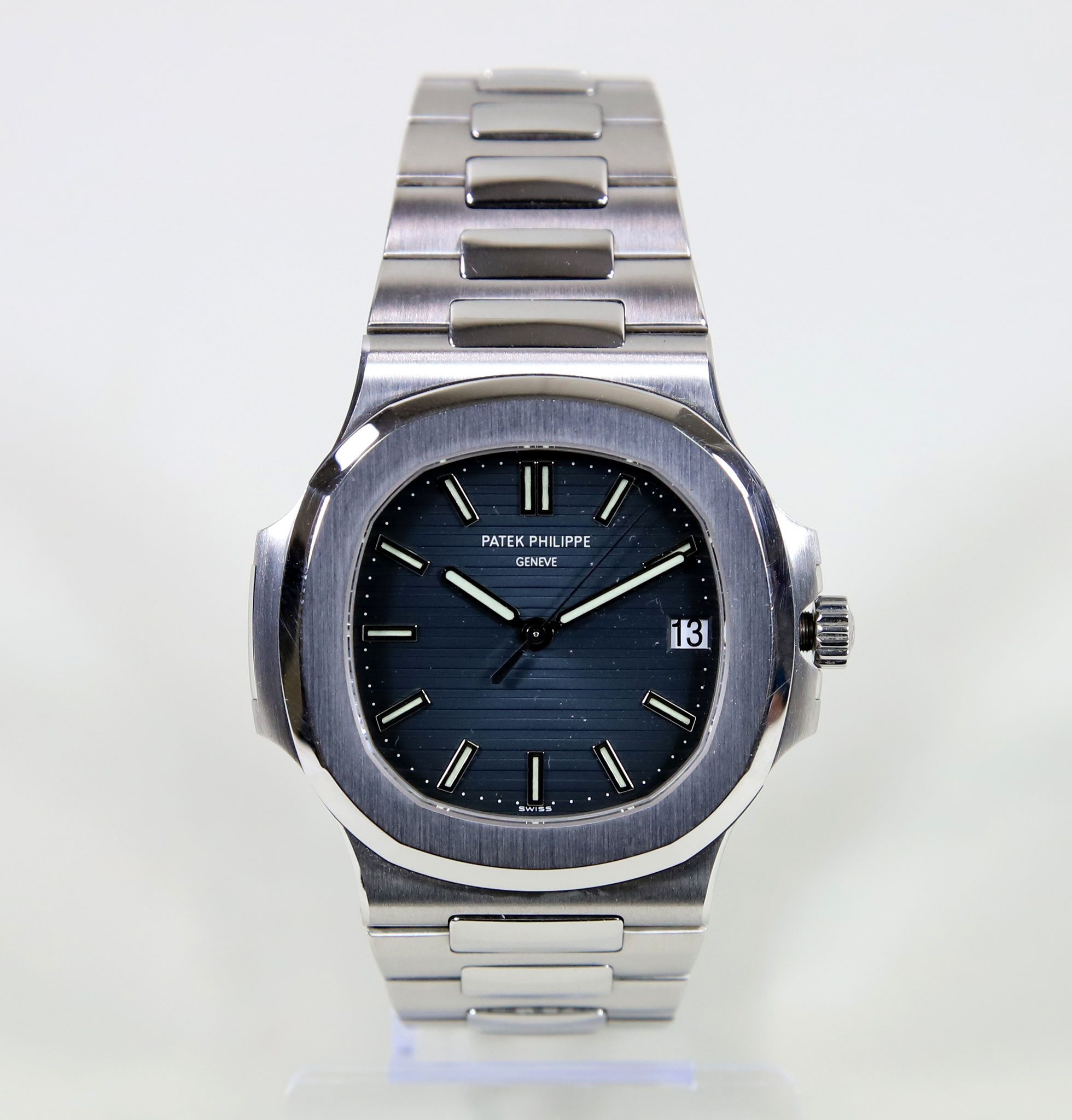 Adjugé 68 100 € - PATEK PHILIPPE Nautilus, en acier