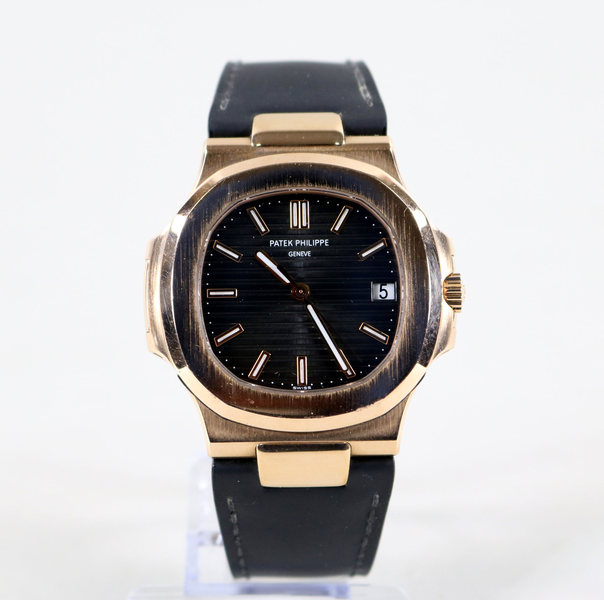 Adjugé 68 700 € - PATEK PHILIPPE Nautilus, en or rose