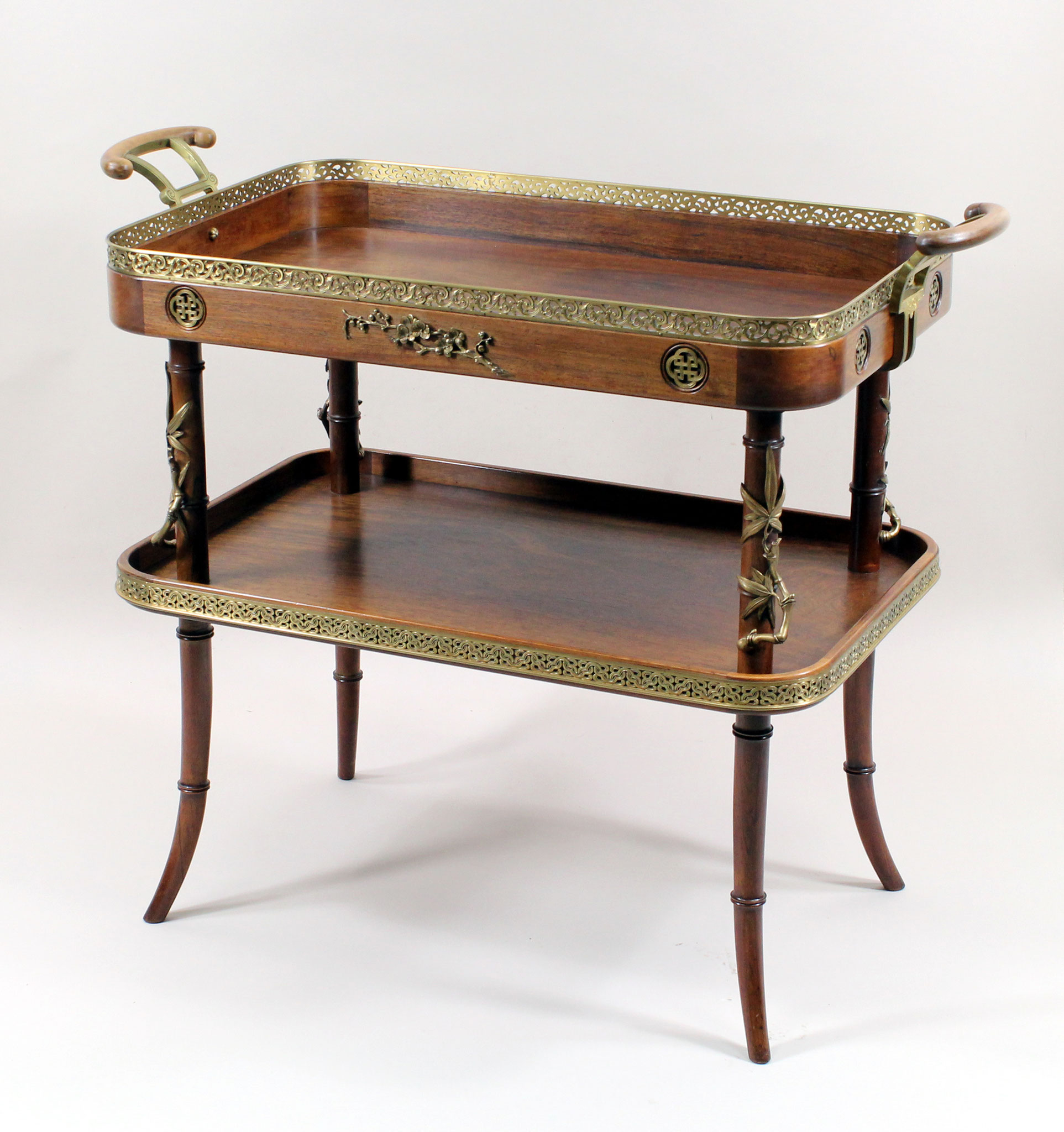 Adjugé 95 530 € - Maison Paul SORMANI et Edouard LIEVRE. TABLE à thé en noyer et placage, dans le style japonais, vers 1870-1880, 80 x 95 x 48 cm 