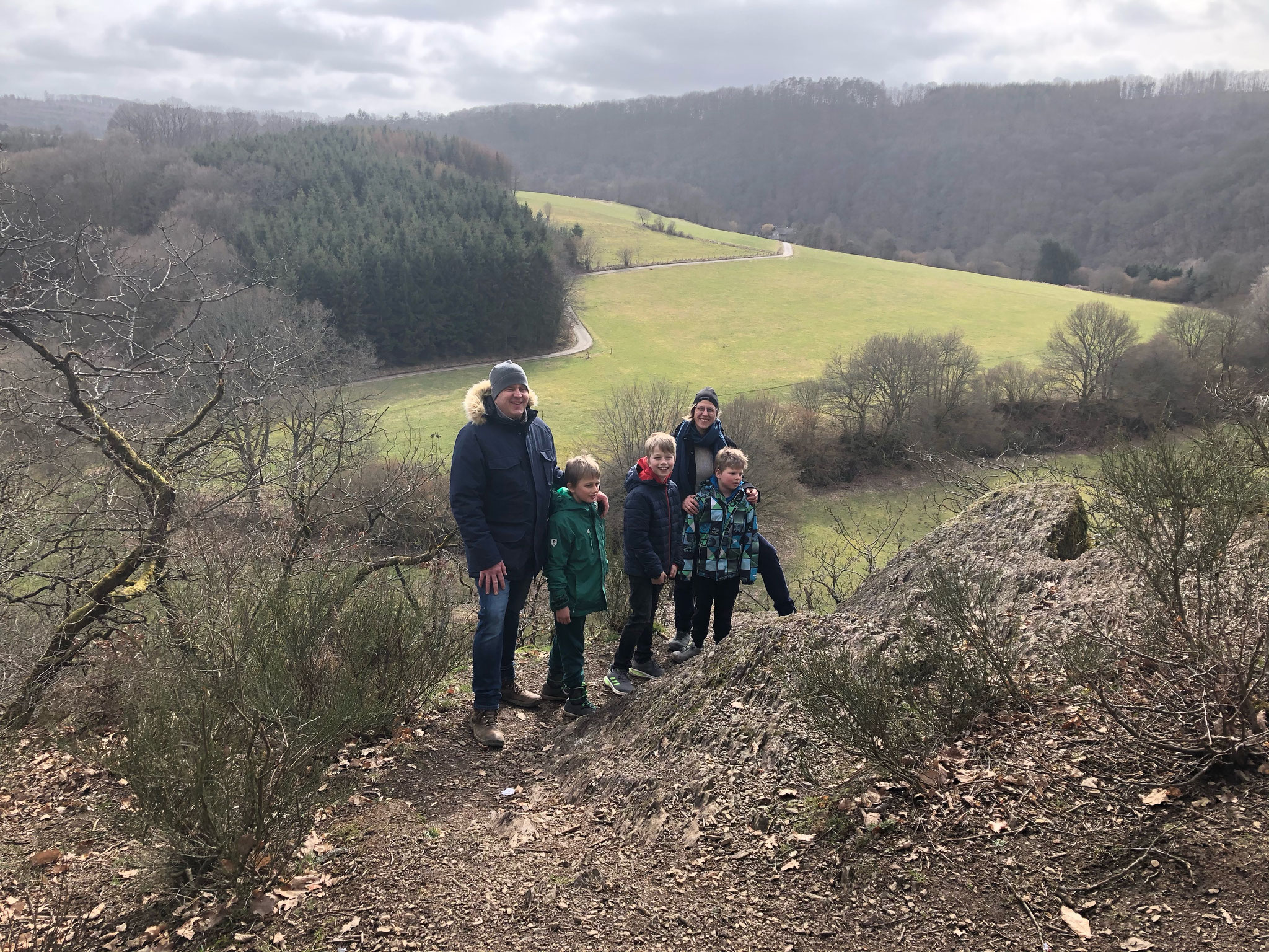 Hallo zusammen,  Hier unser Familienfoto fürs Gipfelbuch. 21.03.2021 14:38