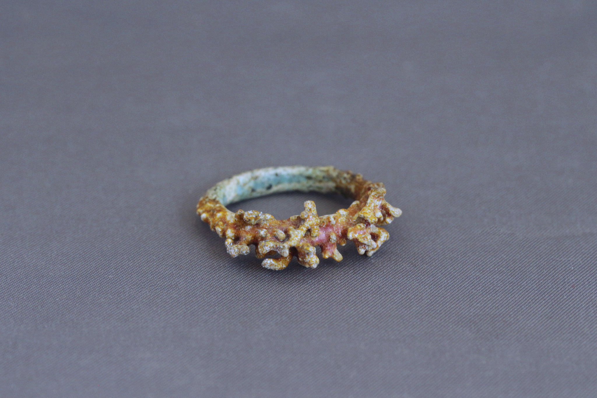 Ring "Koralle" - Sterlingsilber in Ossa-Sepia-Guss, Glasemaille
