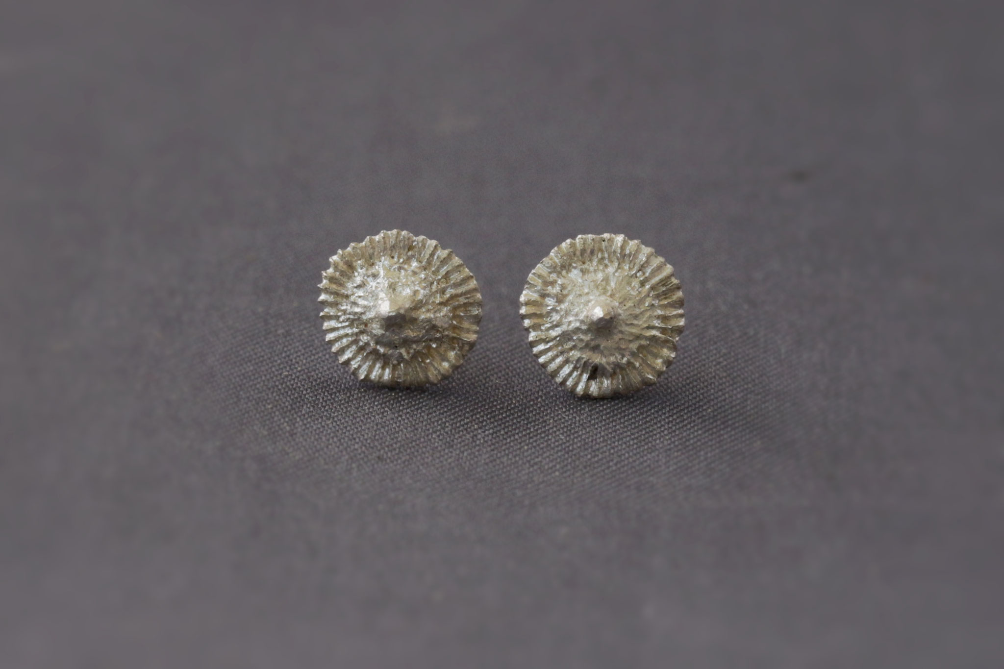 Ohrstecker "Stockrosenhütchen": Sterlingsilber