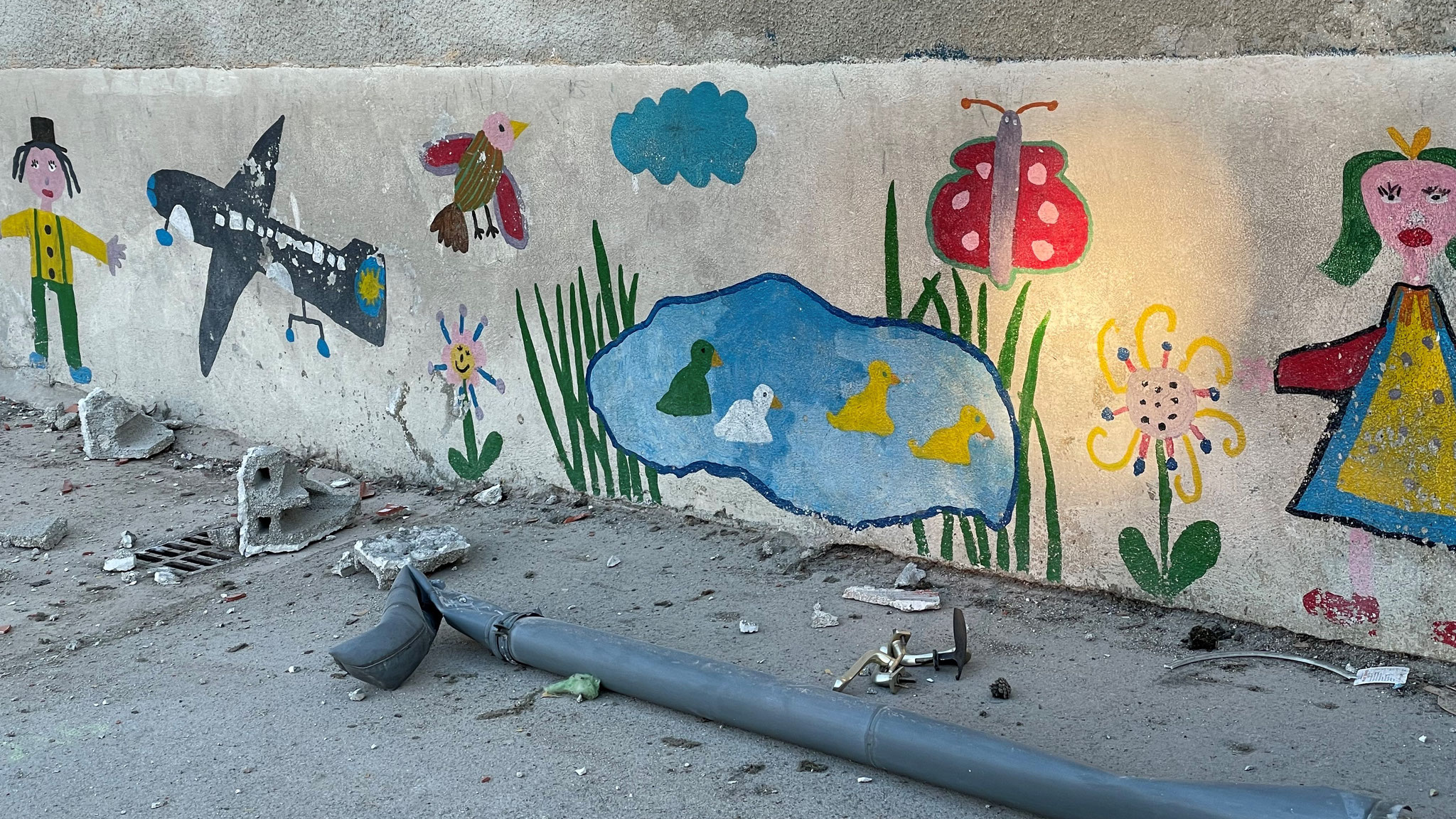 Fresque murale réalisée par les élèves de l'école Nicolas Roland rue d'Oseille maintenant démolie