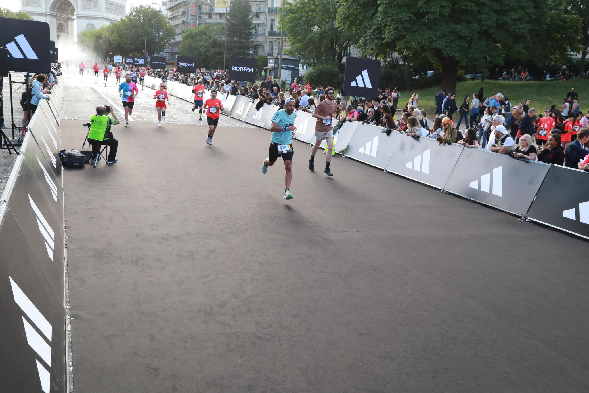 SIMON & DEBUYSERIE Cie BY ADIDAS 10 K IGR VILLEJUIF CONTRE LE CANCER