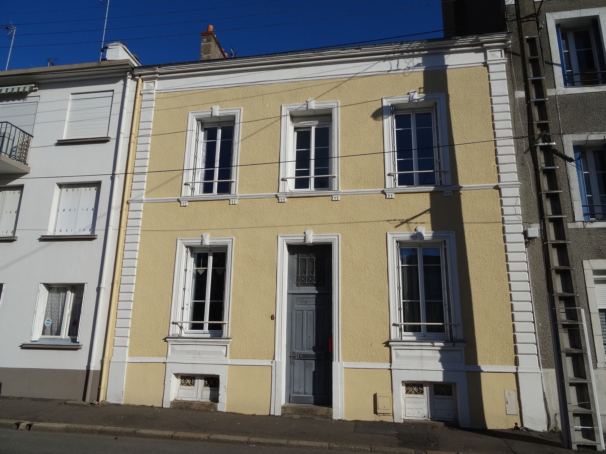 VENDUE PAR SIMON & DEBUYSERIE Cie 