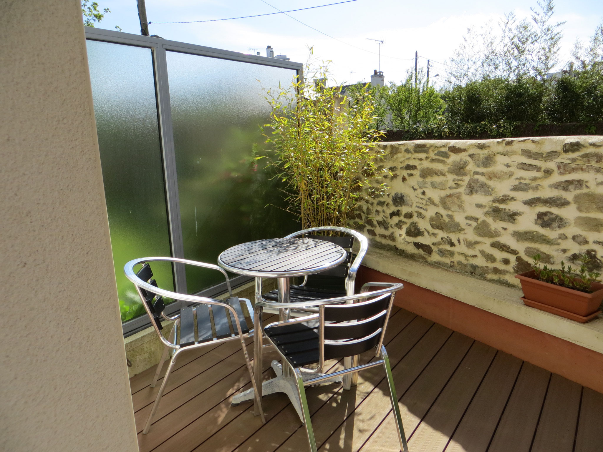 VENDU PAR SIMON & DEBUYSERIE Cie