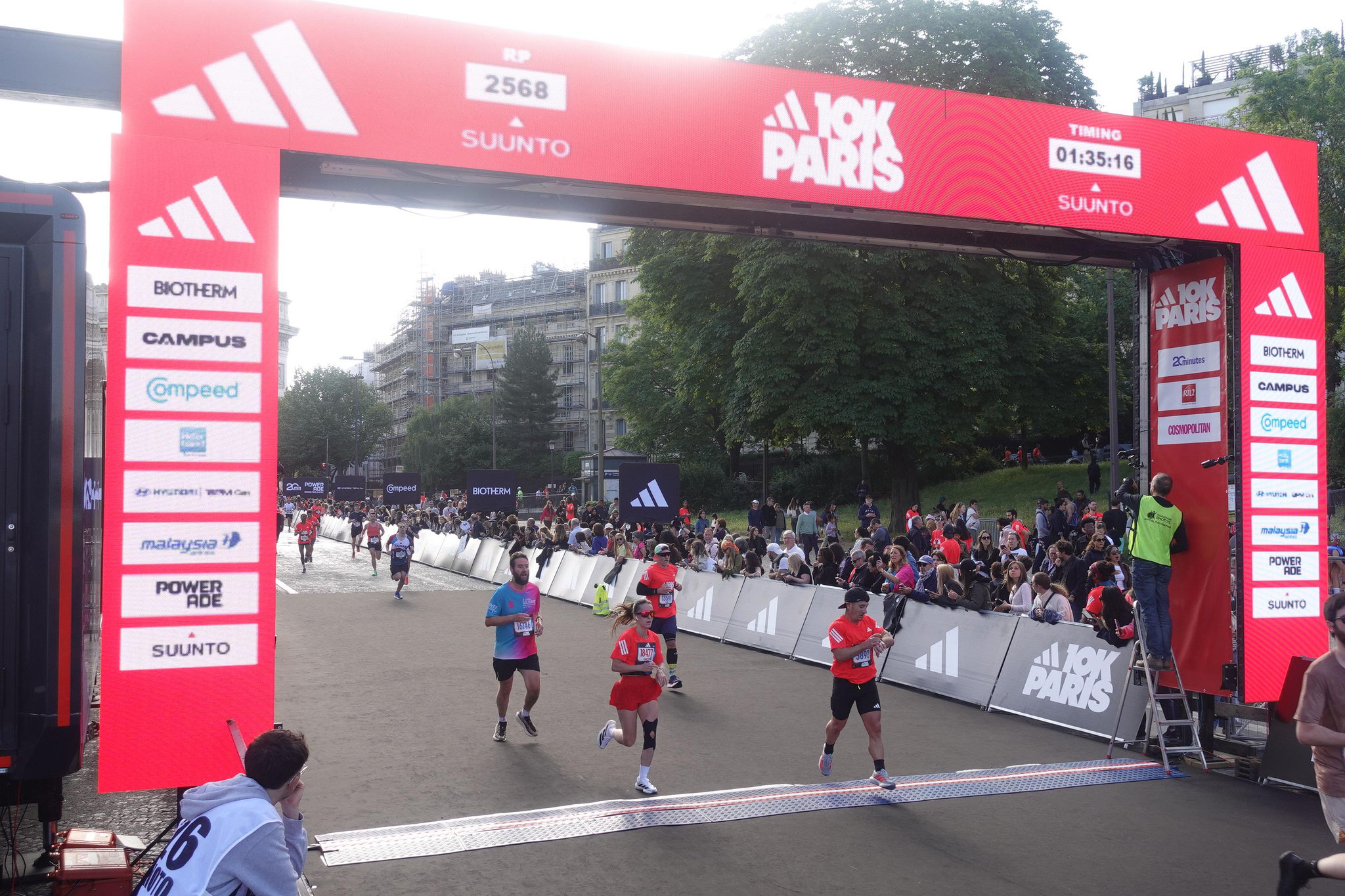 SIMON & DEBUYSERIE Cie BY ADIDAS 10 K IGR VILLEJUIF CONTRE LE CANCER
