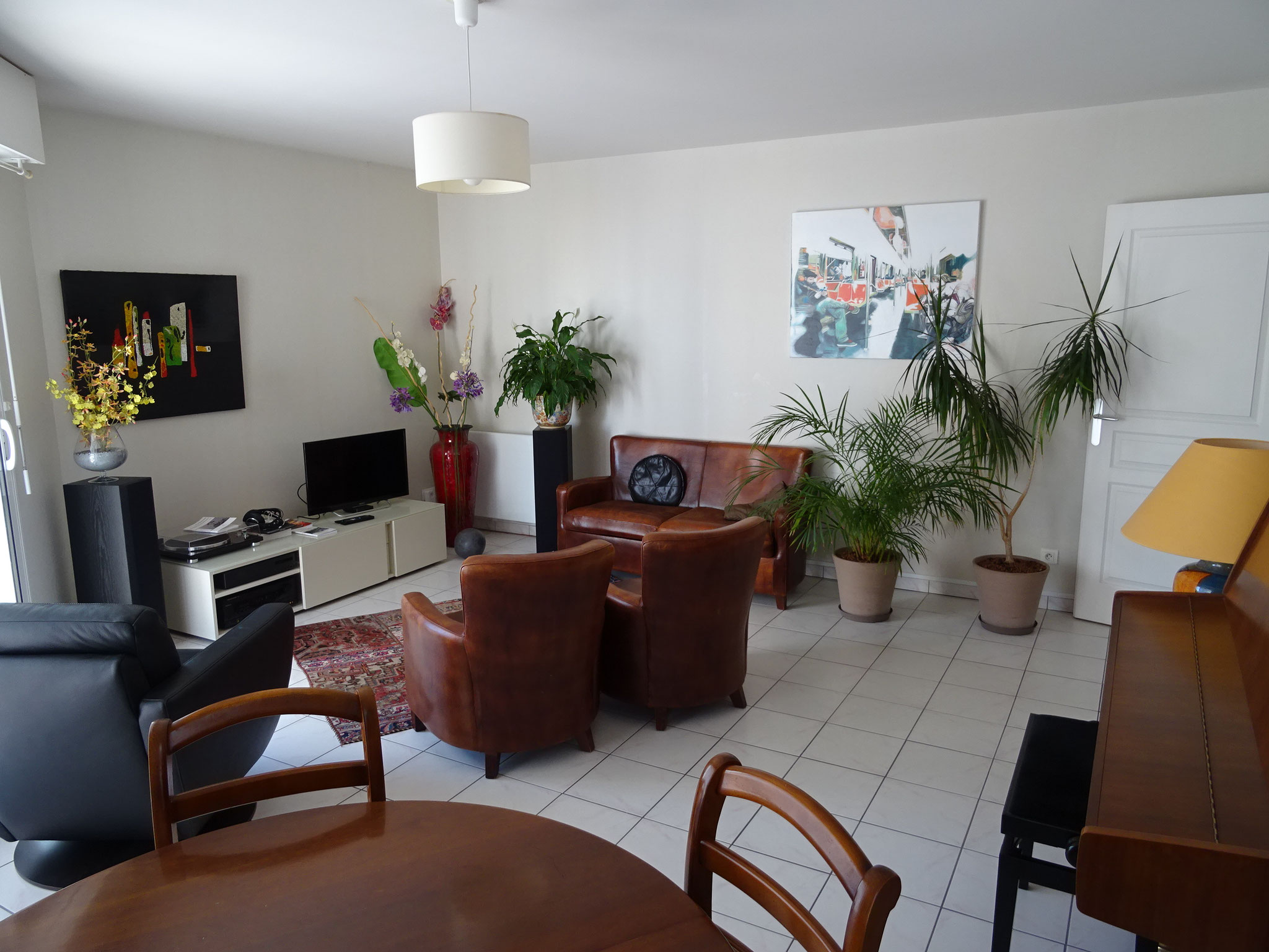 VENDU PAR SIMON & DEBUYSERIE Cie  