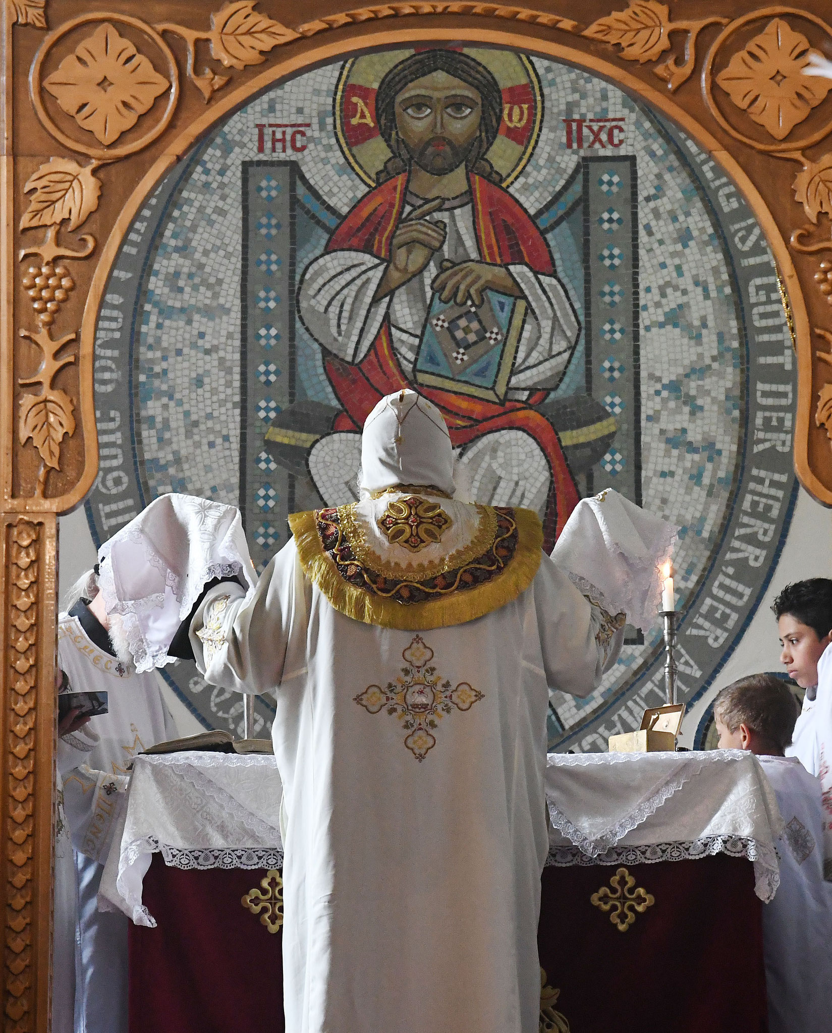 S.E. Bischof Anba Damian beim Koptisch-Orthodoxen Gottesdienst im Kloster Brenkhausen. Foto: Maria Hopp 