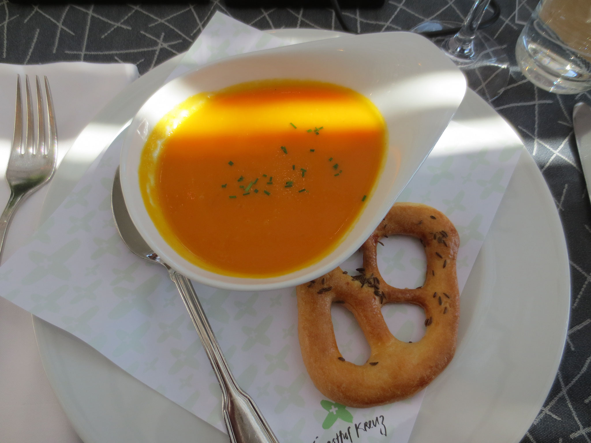 VDSV-Business-Lunch im Hotel Gasthof Kreuz in CH-Egerkingen: Im Bild die Vorspeise Karotten-Ingewersüppchen "Basler Fastenweihe"