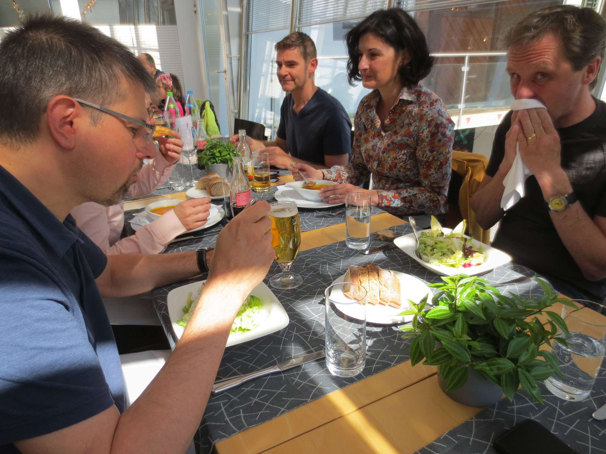 Geselliges Beisammensein am Mittags-Tisch: Business-Lunch VDSV im Hotel Gasthof Kreuz in CH-Egerkingen