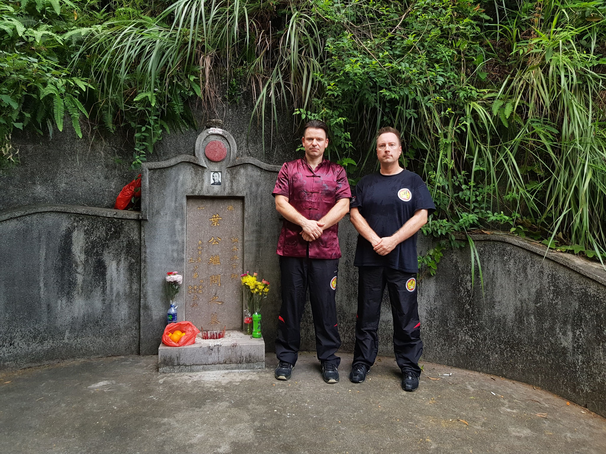 Am Grab von IP Man in Hongkong