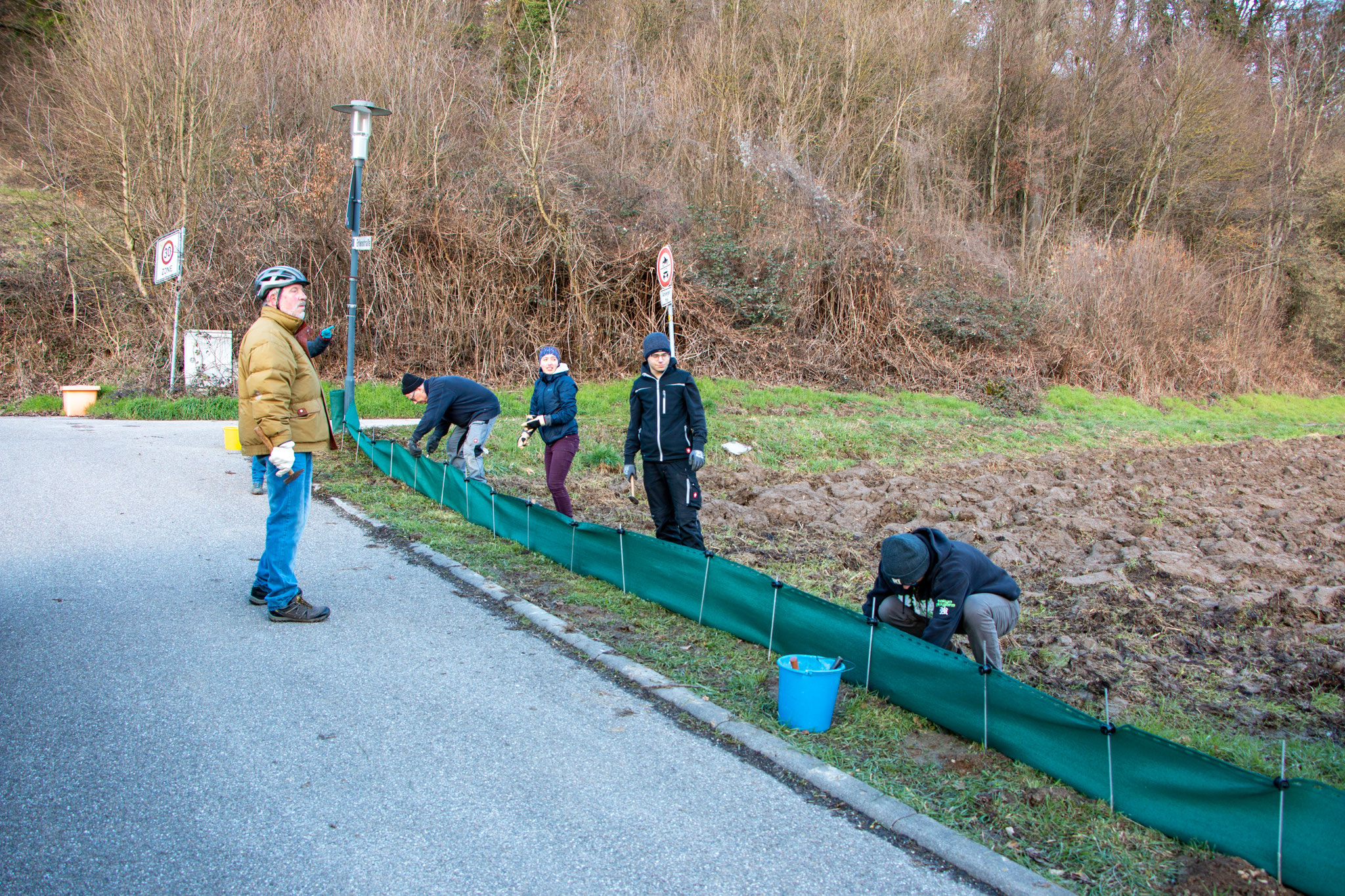 Gemeinsam auf Abstand an der Arbeit (Foto: B. Budig)