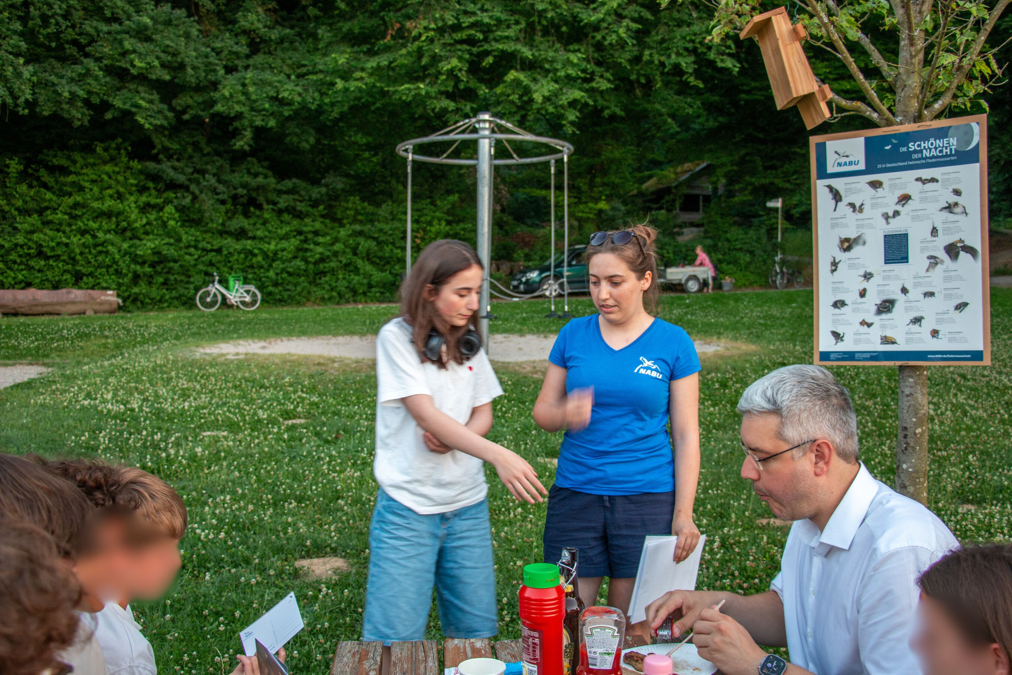 Einführung in die Welt der Fledermäuse  am Karlsbrunnen (Foto: B. Budig)