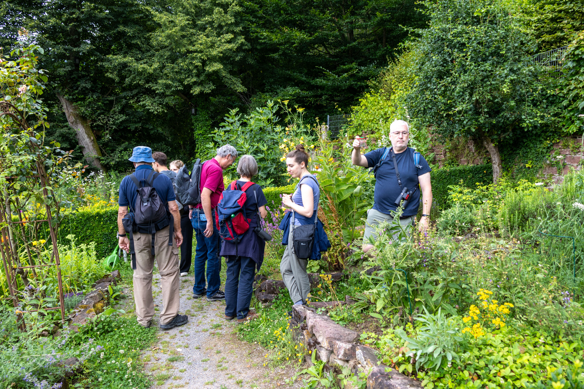Abstecher in den Duft- und Heilkräutergarten (Foto: B. Budig)