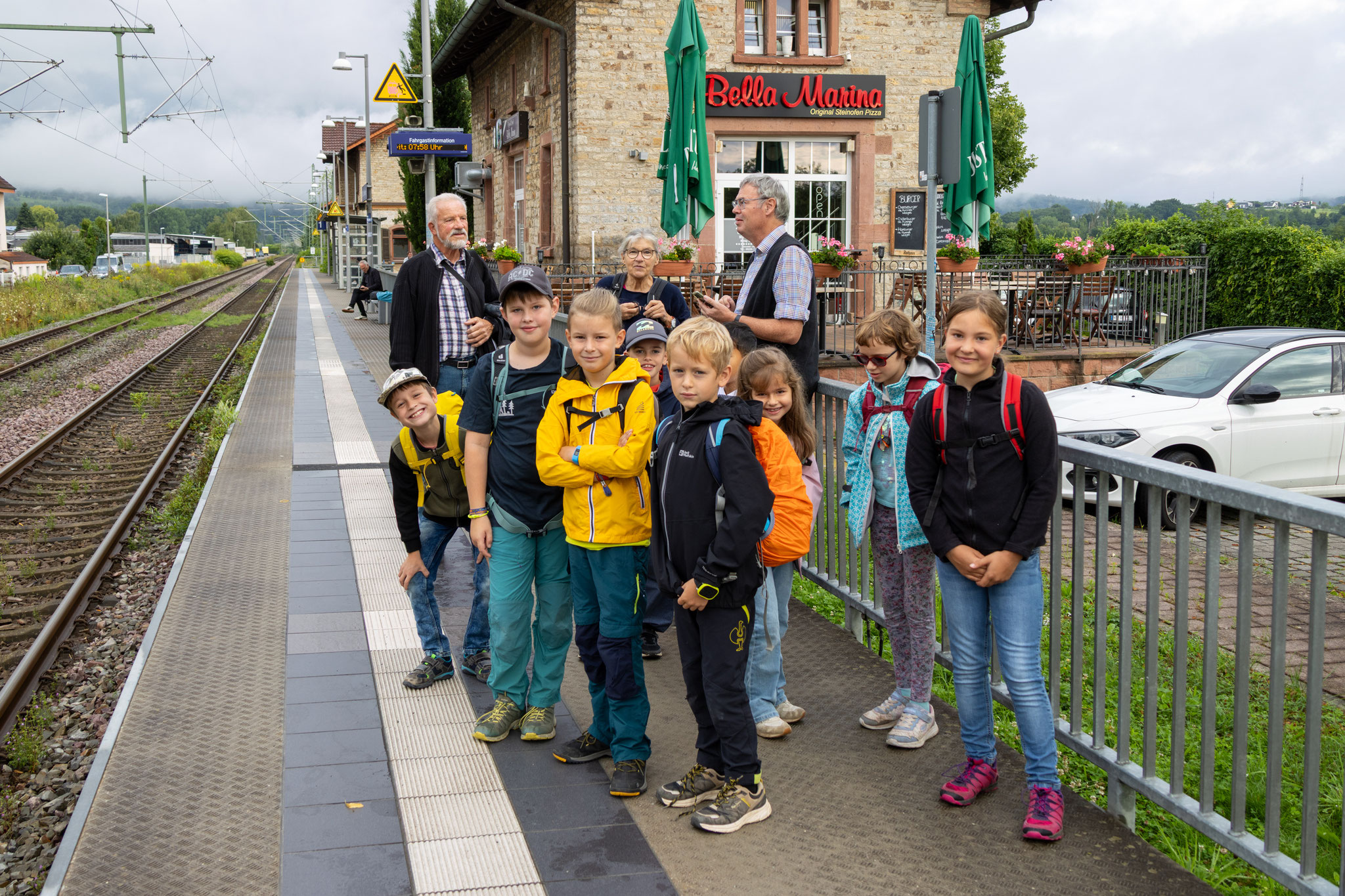 Start am Bahnhof Mauer: Mit Bus und Bahn geht es in den Luisenpark Mannheim(Foto: B. Budig)