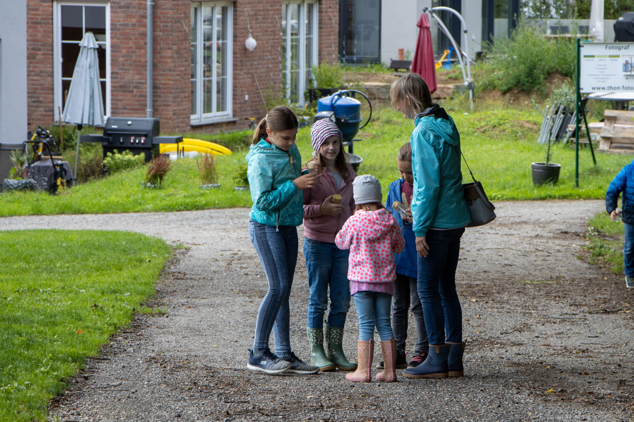 Was ist in eueren Fanggläsern? (Foto: H. Budig)