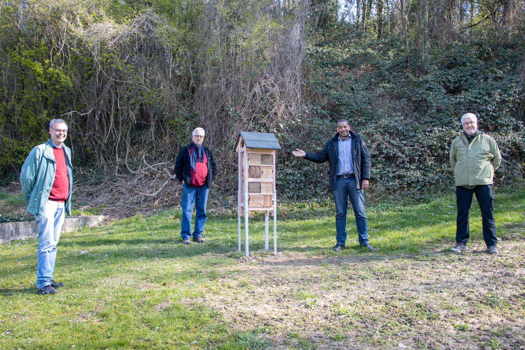 Einweihung des Wildbienenhotels (Foto: H. Budig)