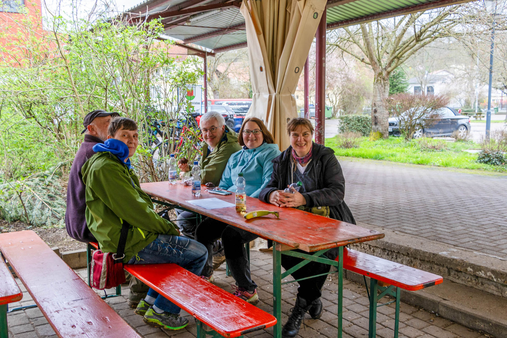 Austausch nach dem Flurputz (Foto: B. Budig)