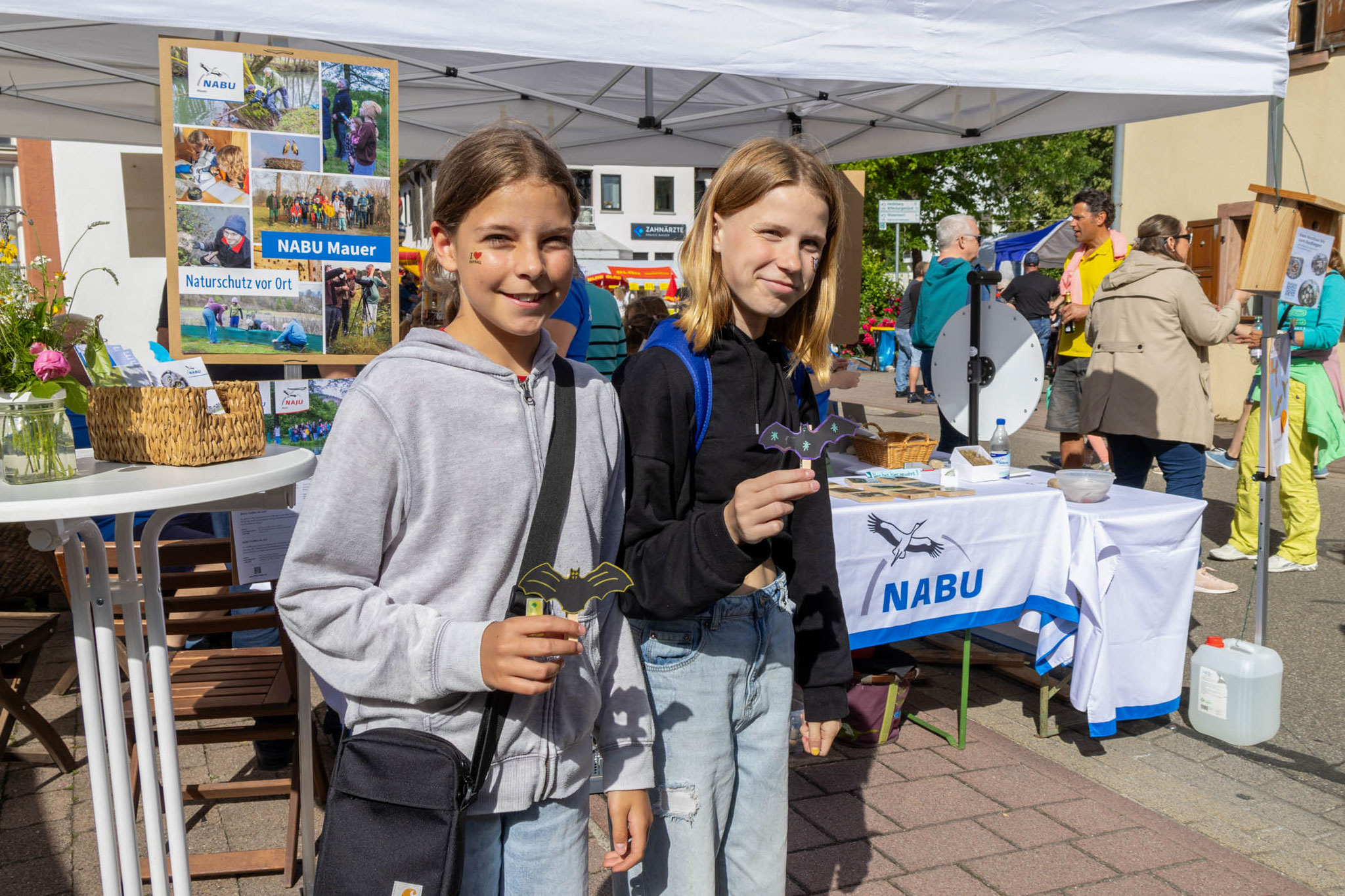 Die kleinen Kunstwerke werden mit nach Hause genommen (Foto: B. Budig)