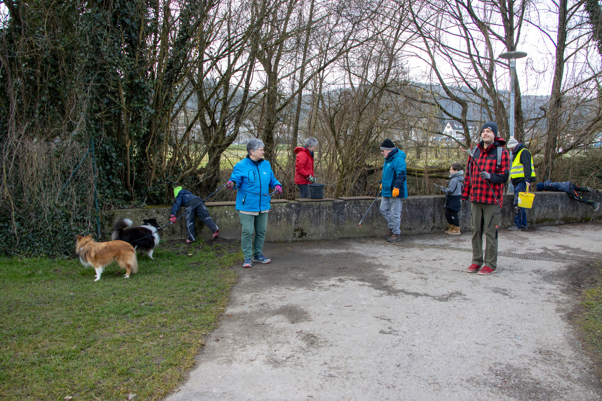 Auch auf dem Rückweg wird fleißig gesammelt (Foto: B. Budig)