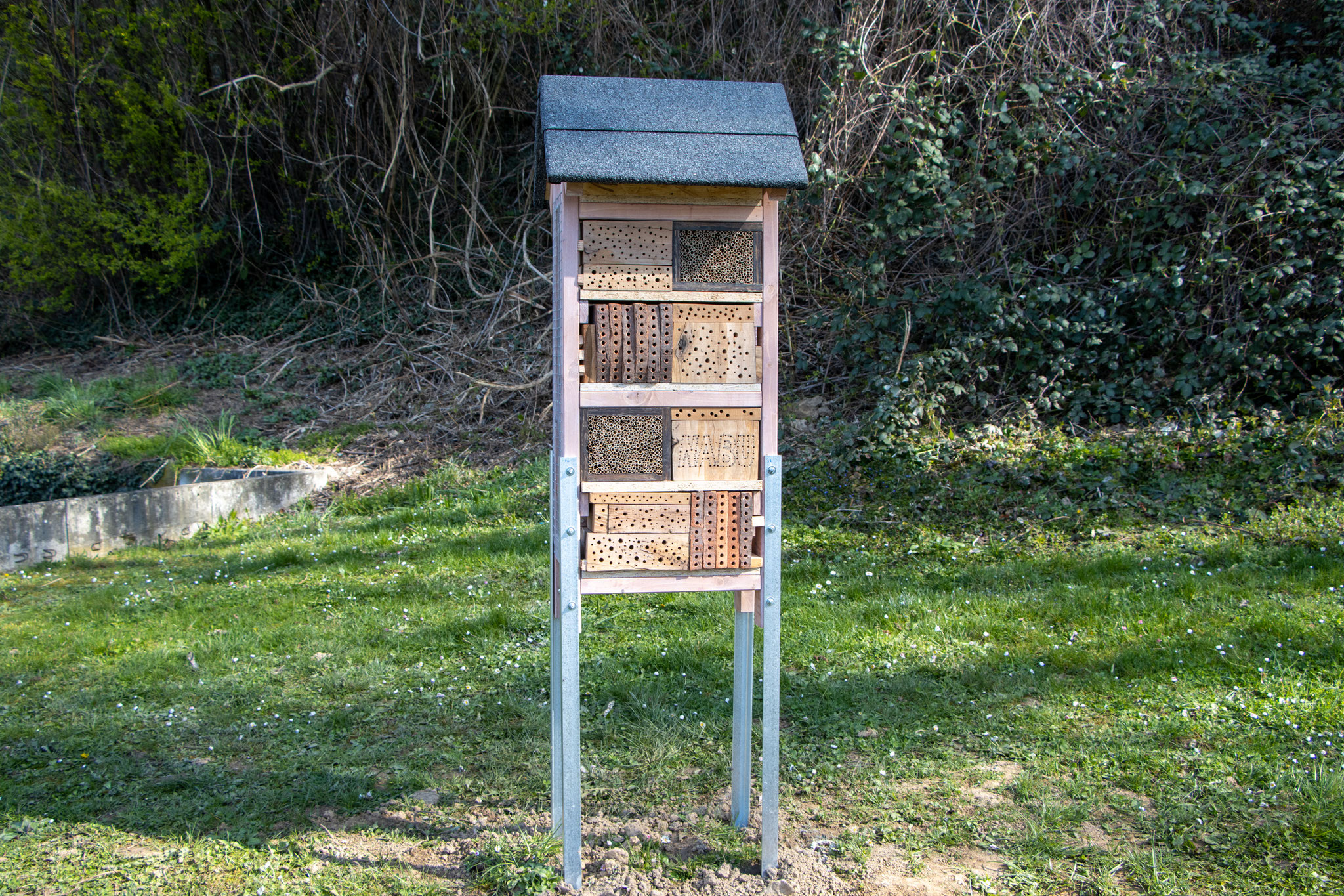 fertige Vorderseite mit verklebten Holzblöcken und Keilen (Foto: H. Budig)