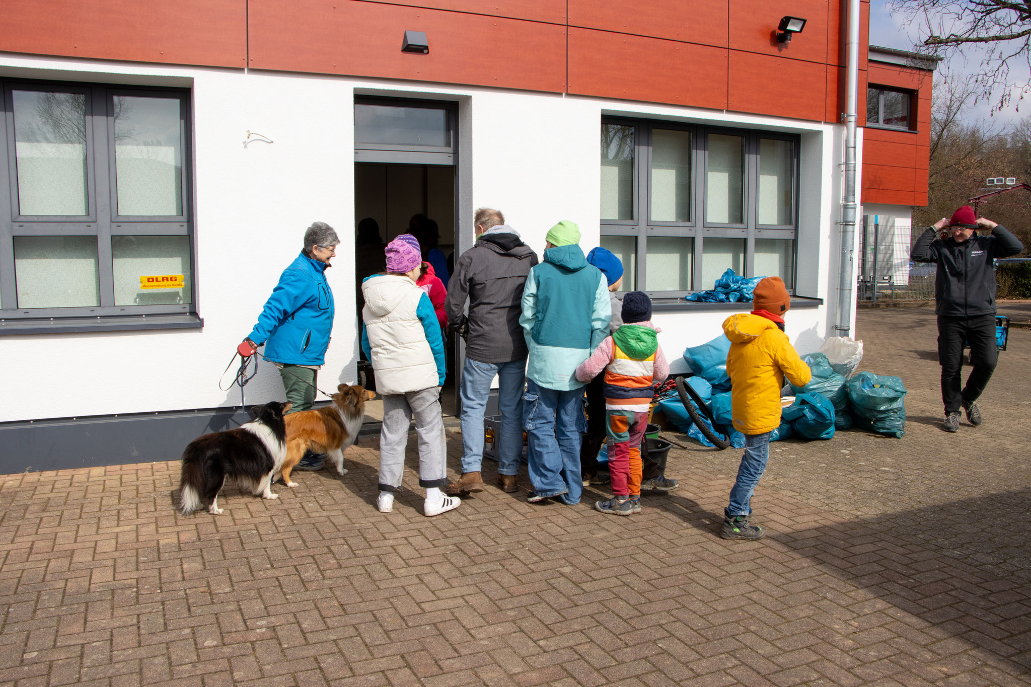 Wer will Würstchen mit Brötchen? (Foto: B. Budig)