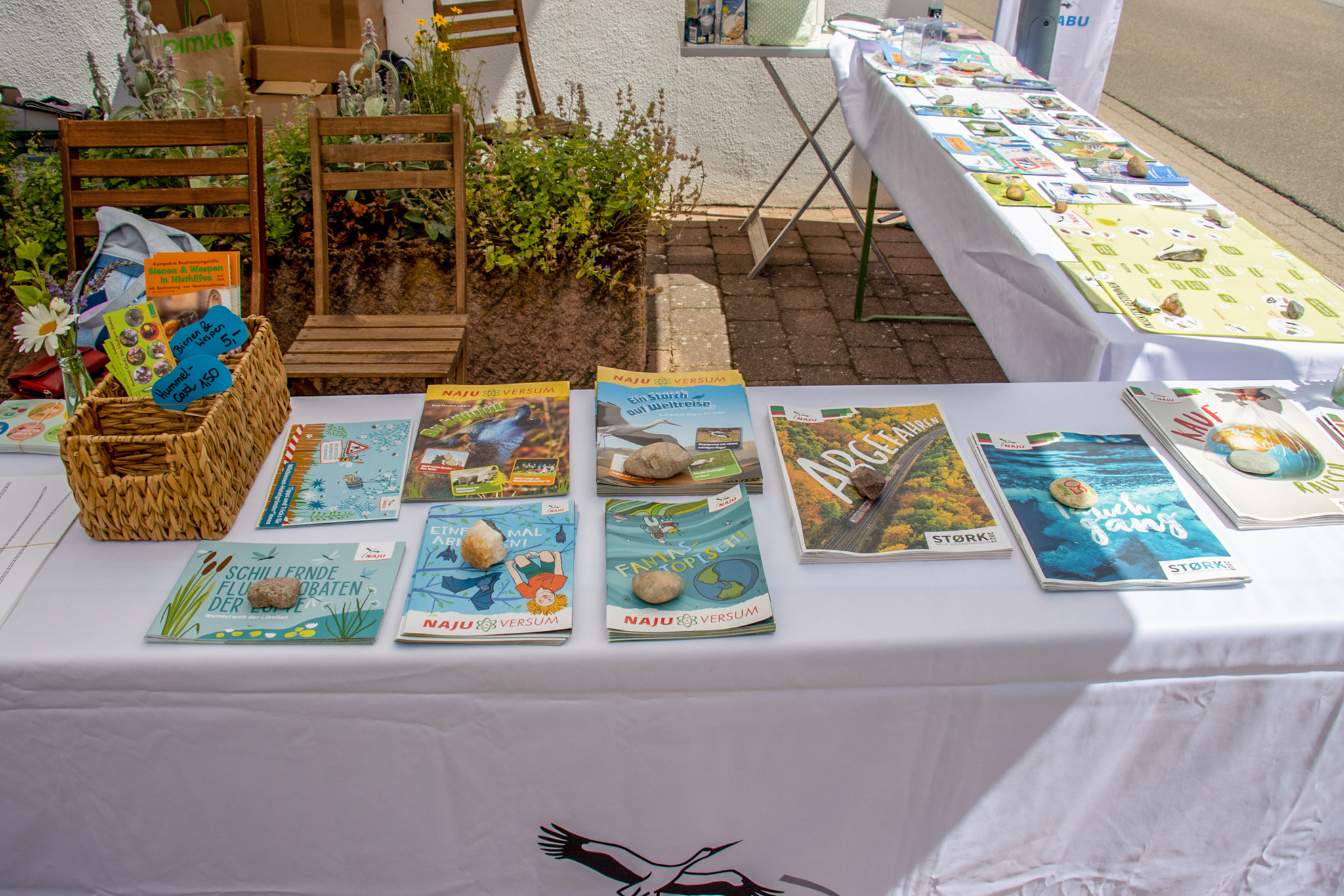 Infomaterial zum mitnehmen (Foto: B. Budig)