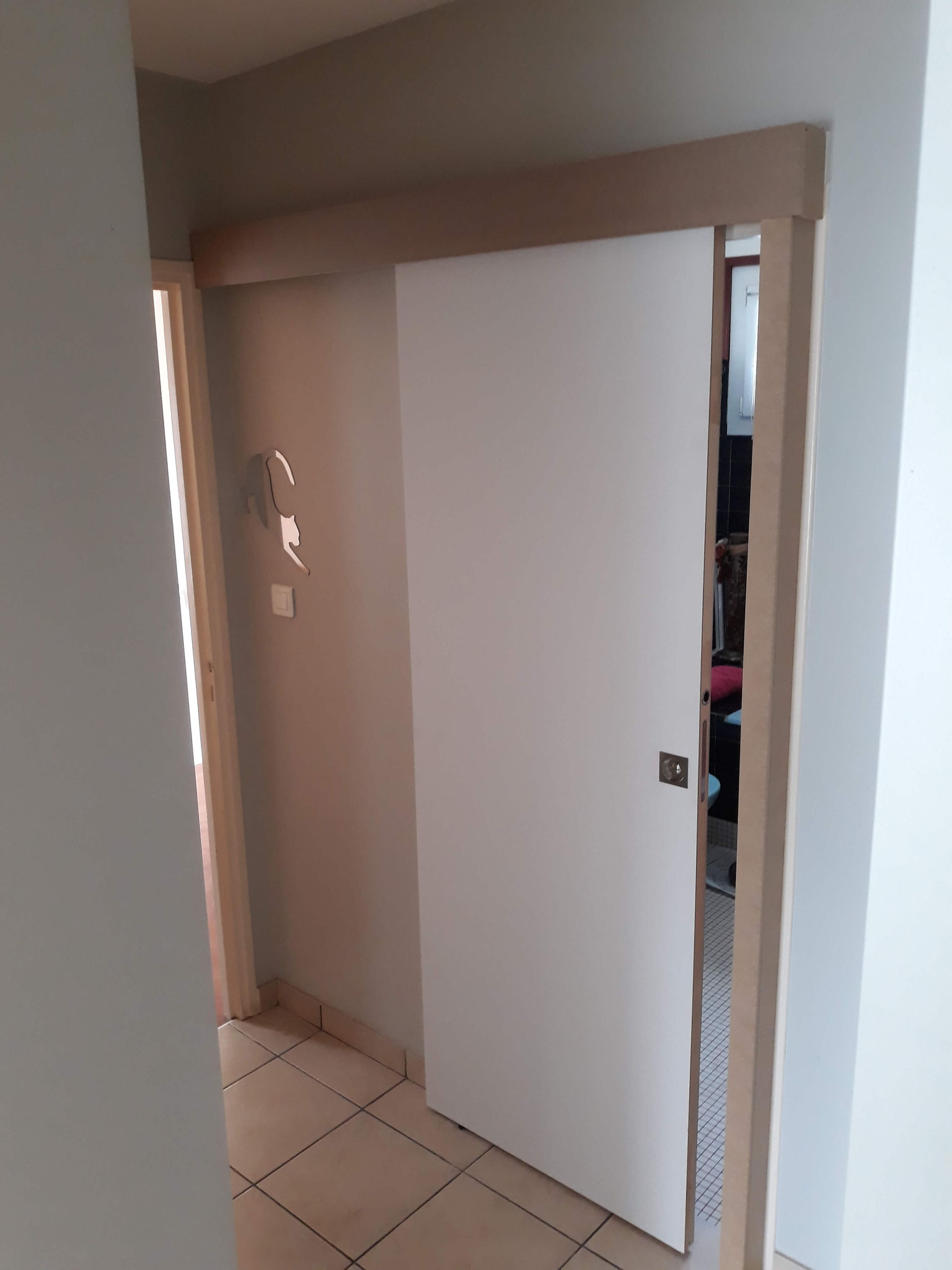 Remplacement de porte de salle de bain par une porte coulissante